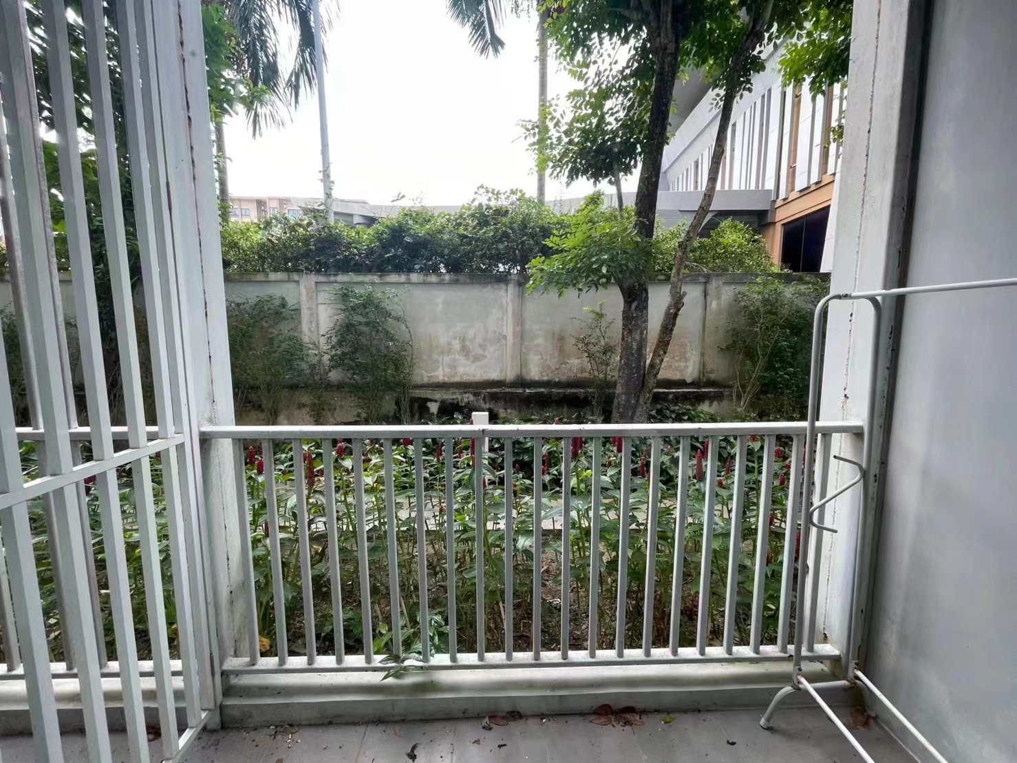 0333247b417d436a8a11c65d081fe163