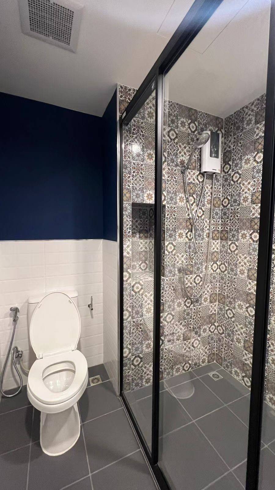 180cbe8aa8434d7fb8542e872844ce12