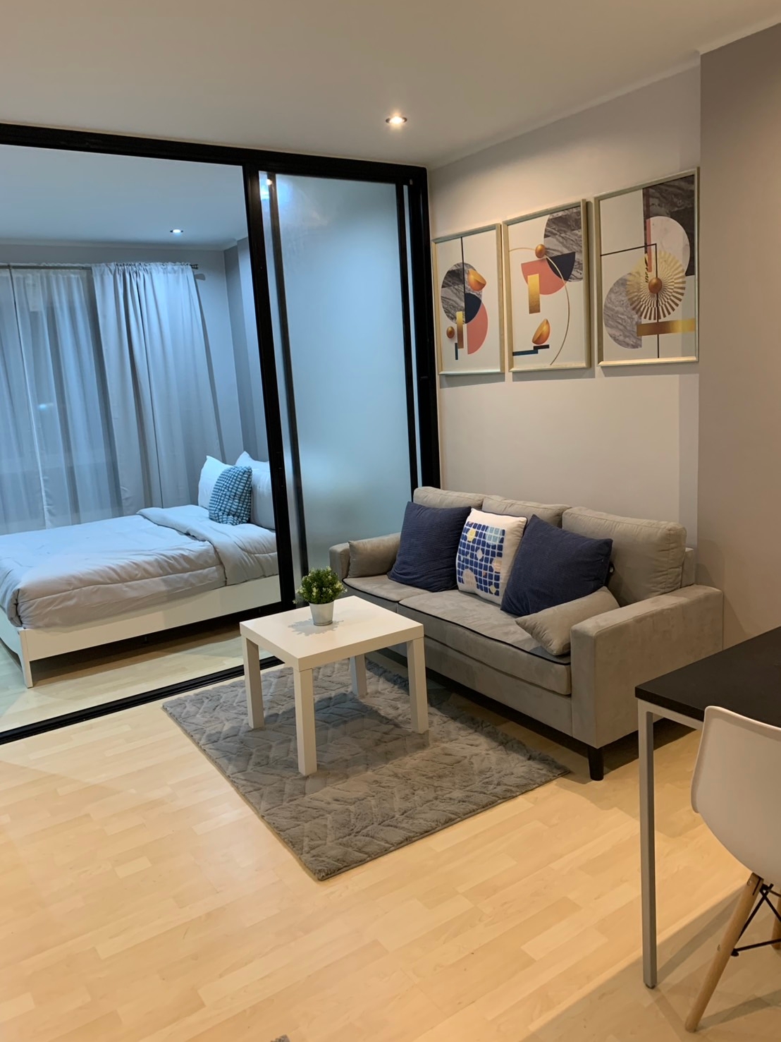 dc4bb9c812b746b79e4dbd838909f321