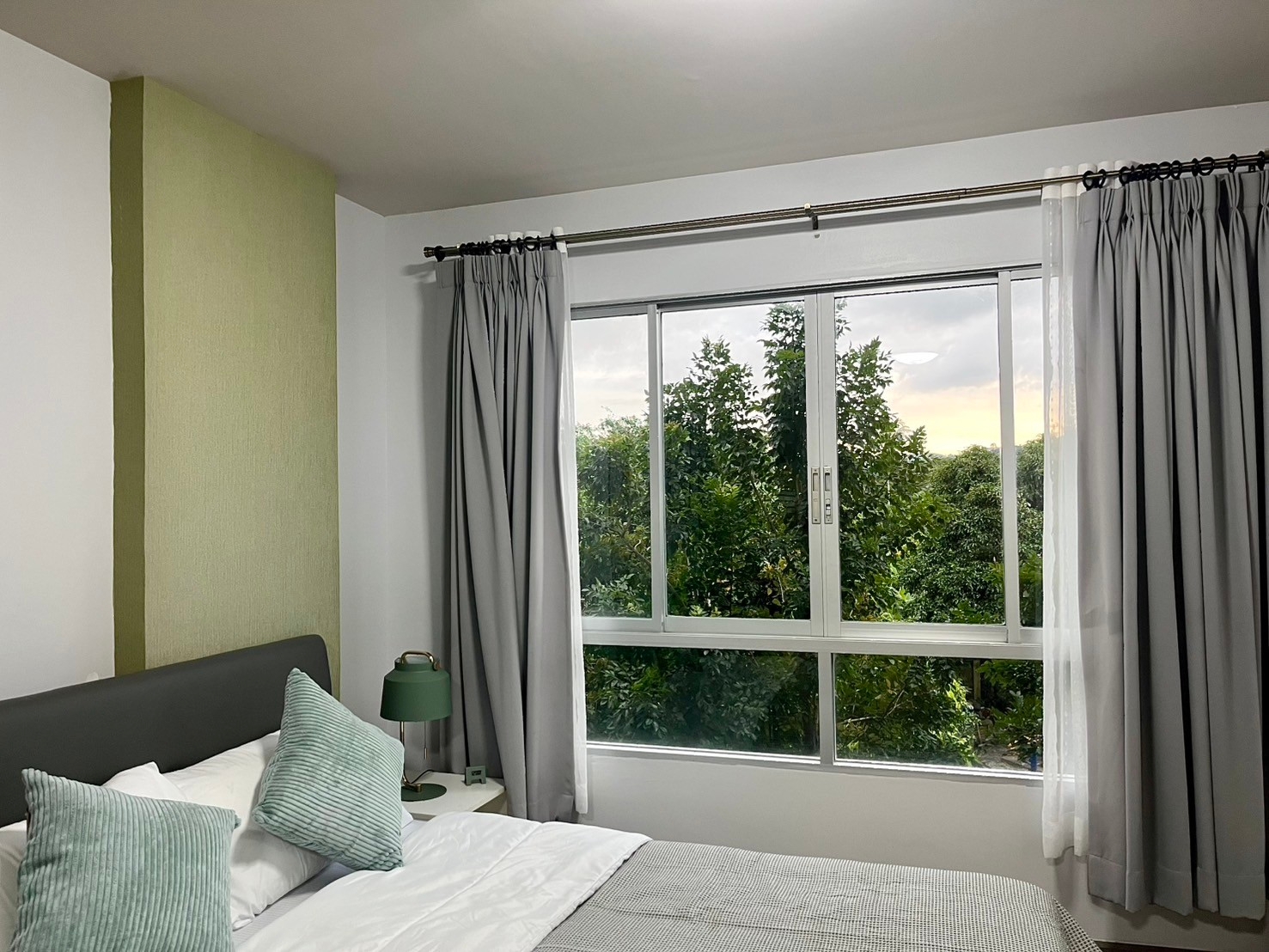 ee9159c0e8de4025a25b9af2345e4c3b