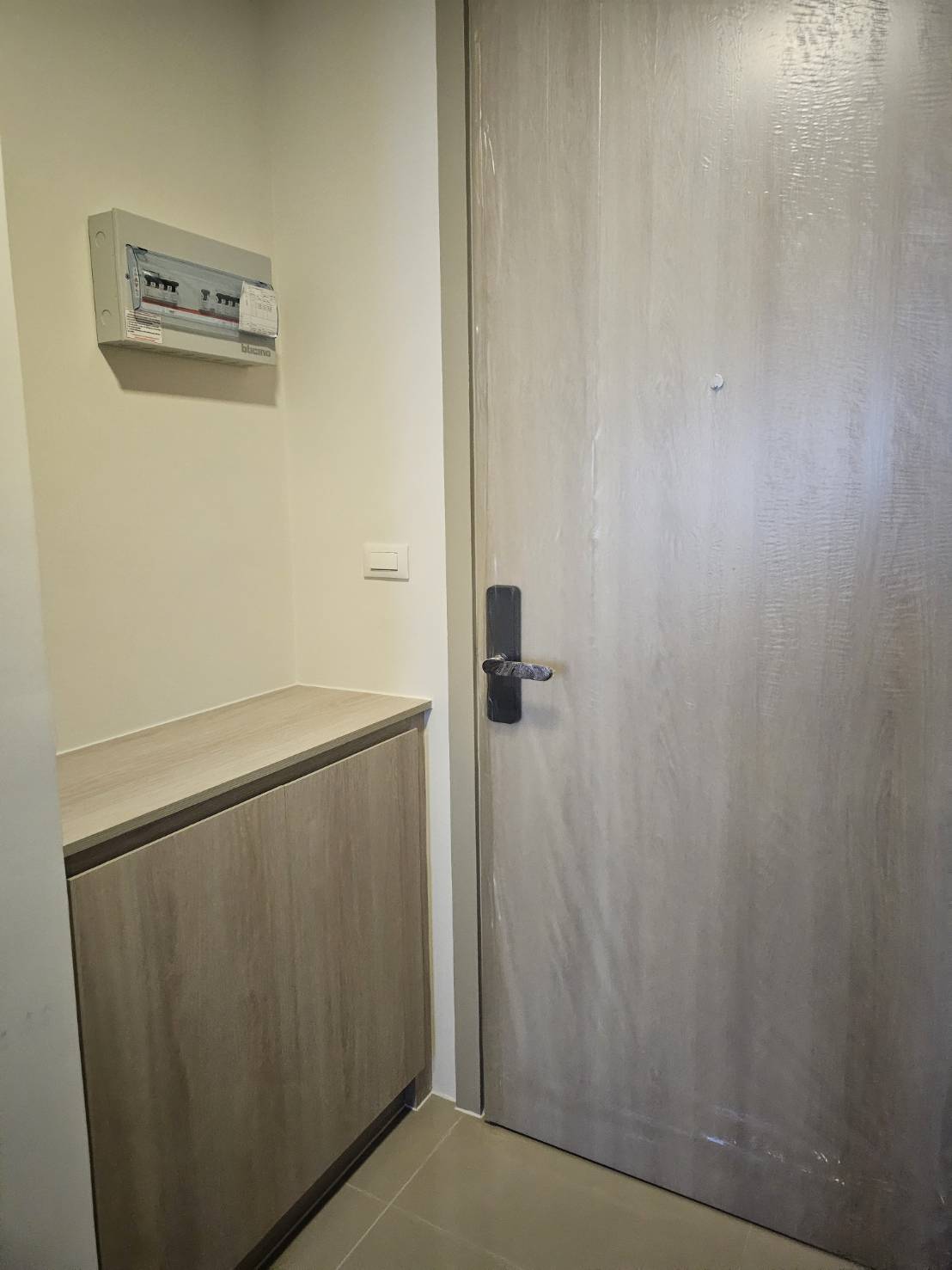 e98587c5ca66471a9922a66d3fa8706c-1