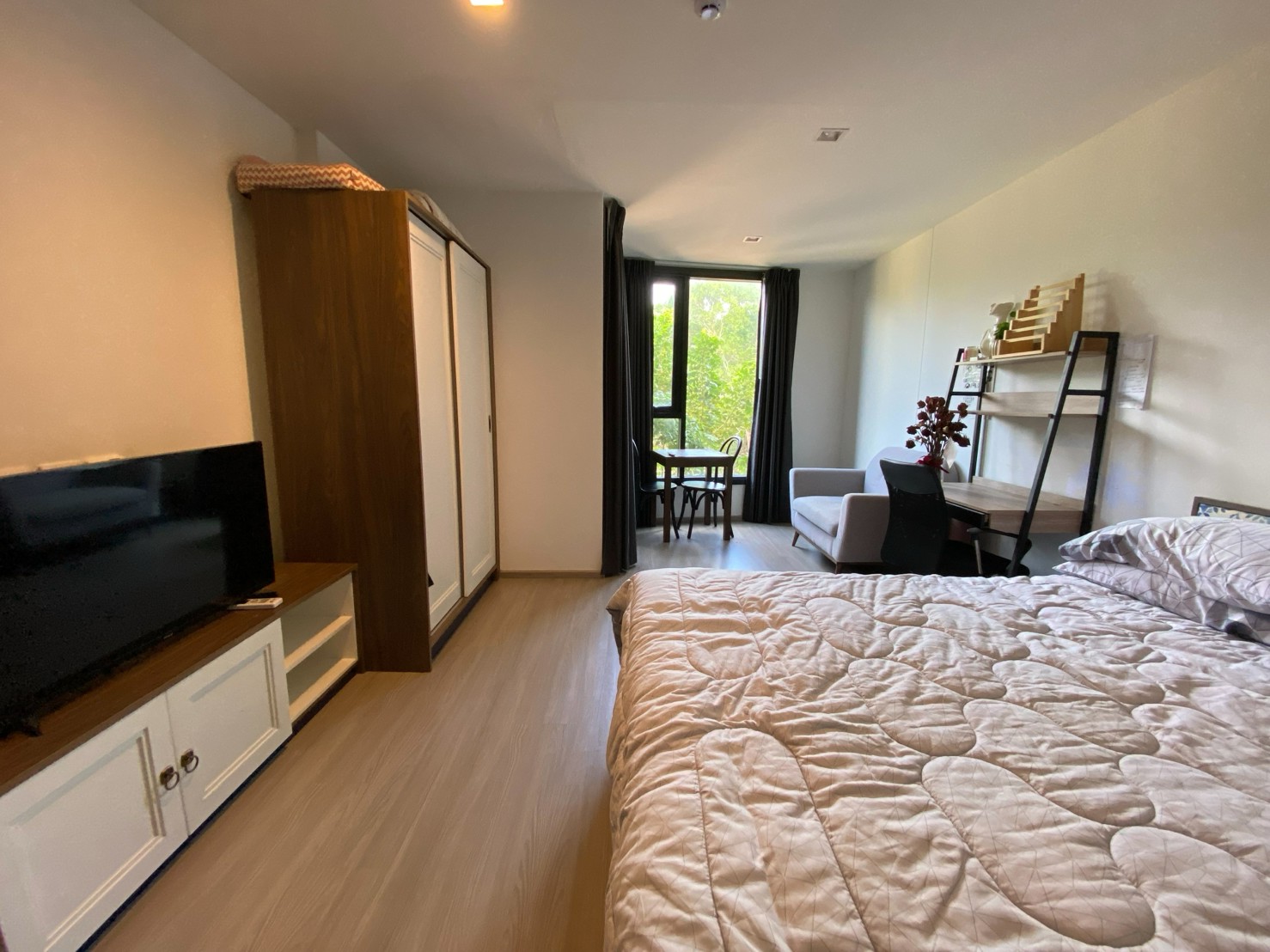 29547c7b870348df97950b5d0895b3de-1