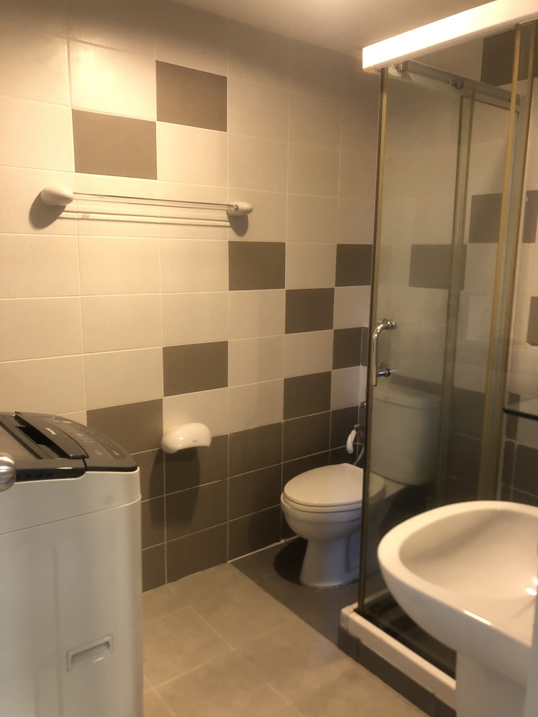 39c69d847f8049e1a1dc2995ca7b9a1d-1