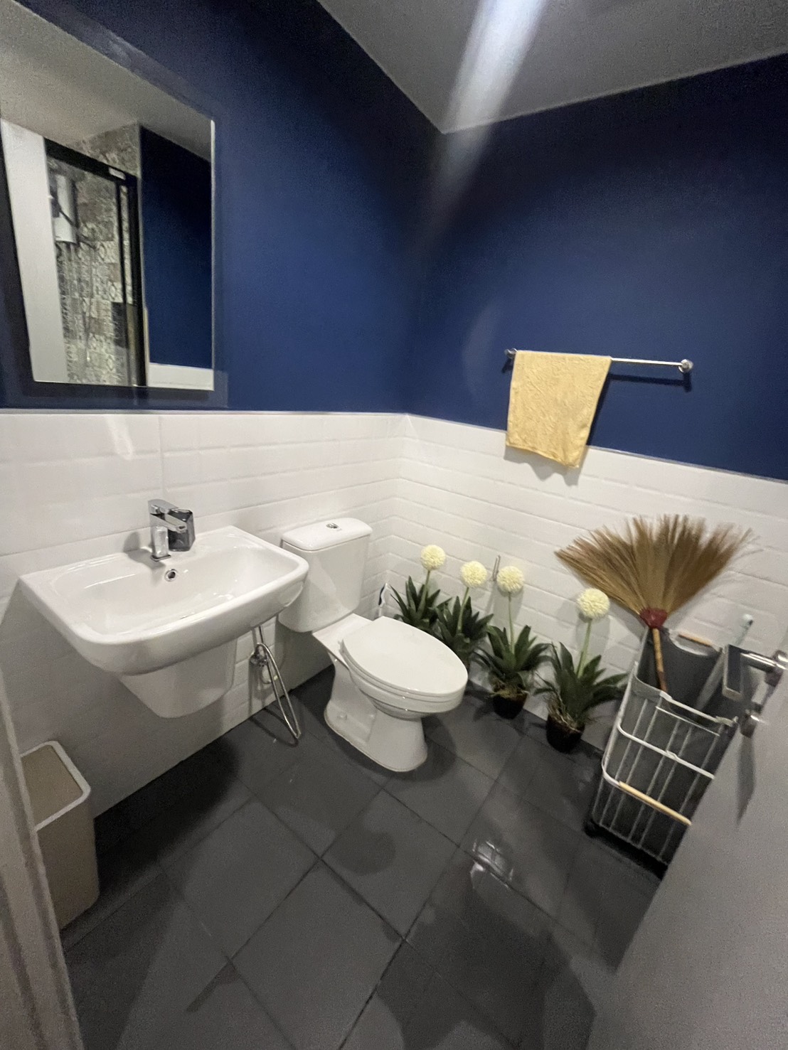 4cead3e5b04c4979aa038f5d3a963c9b