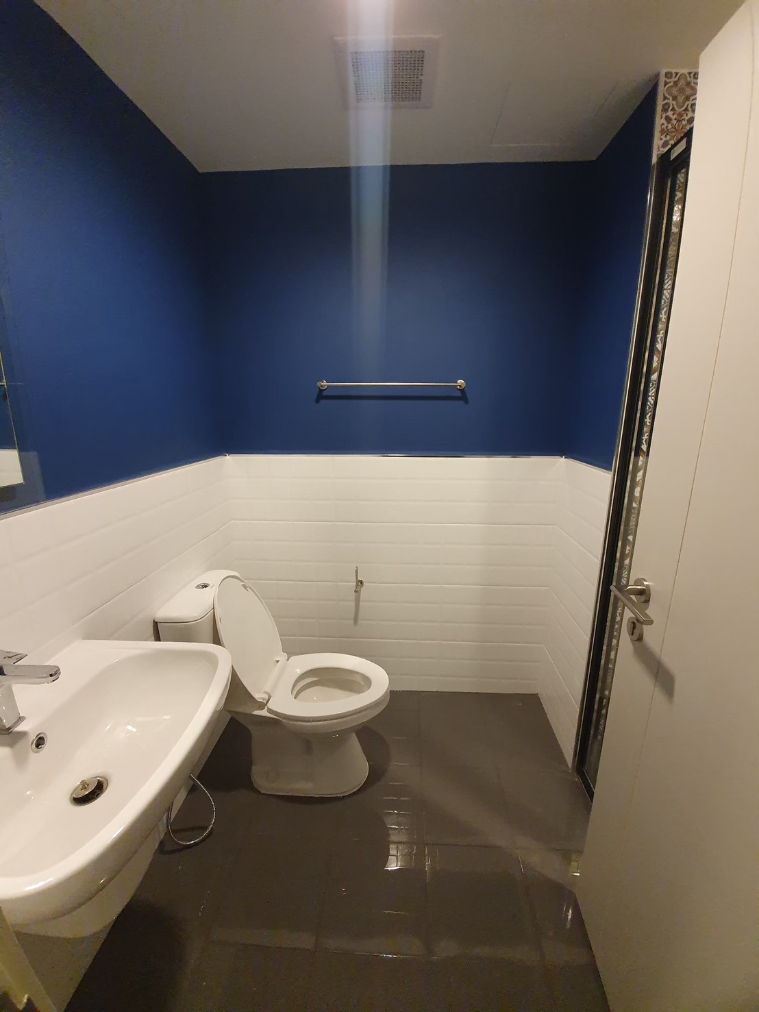 843a541e3254401d9ee5f87bc47866ad