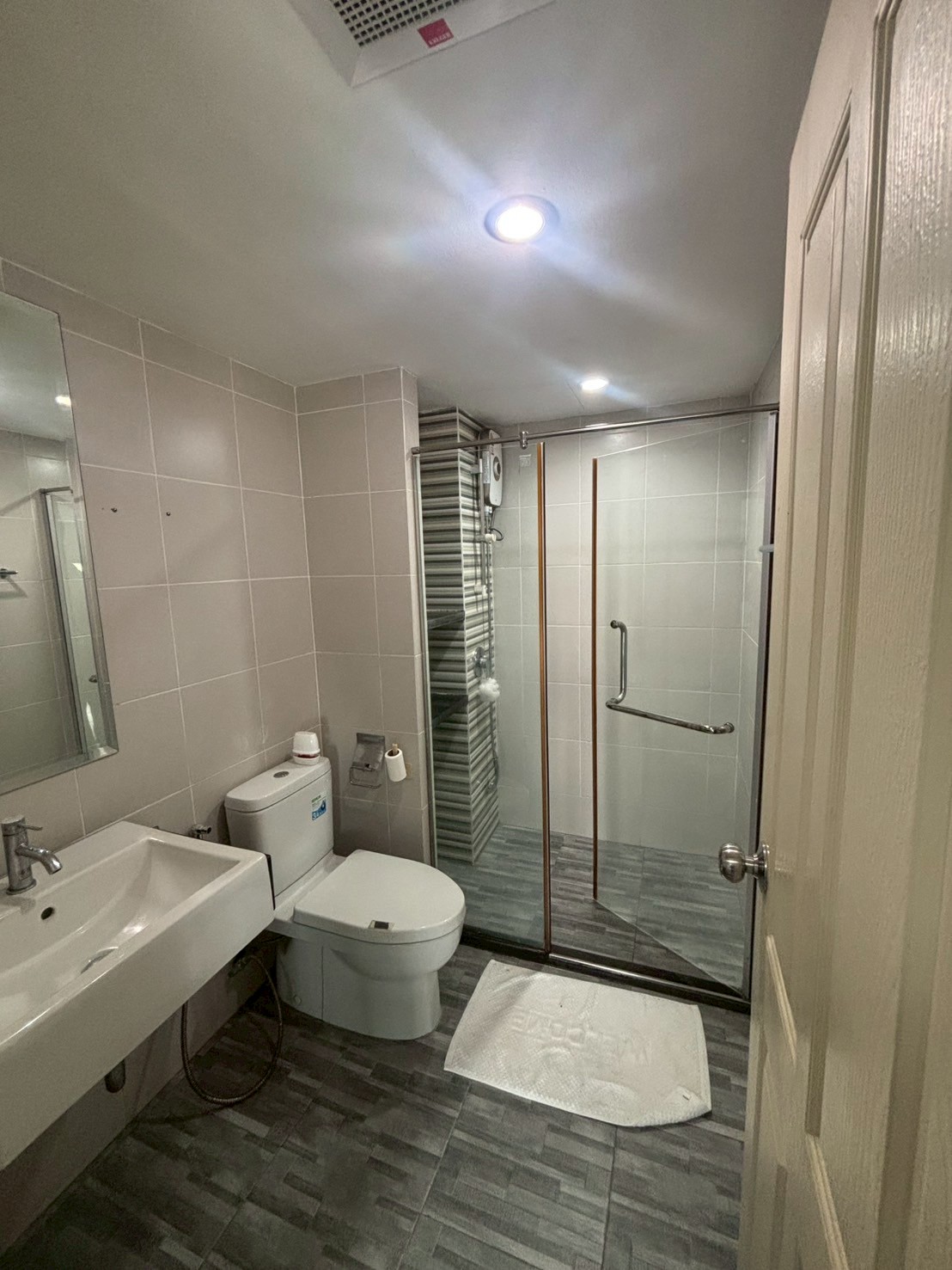 3bad95283e8f40608f59f4ddc3ab5130