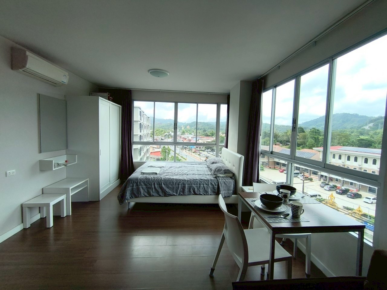 819d80512af84fa09ba8b7ba9b5753d2-1