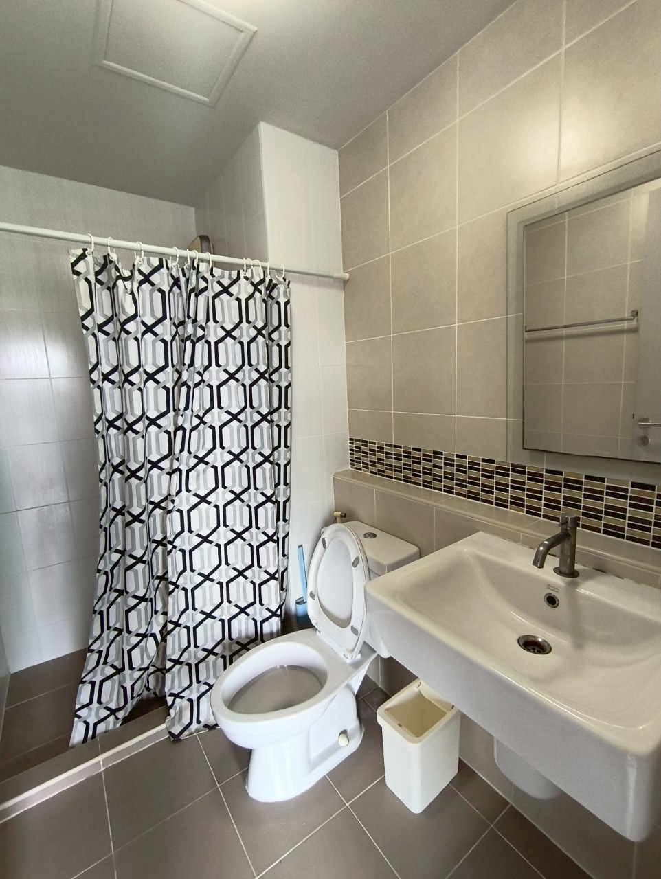 9e0273c742f94353bffa7b62221a7d5d-1