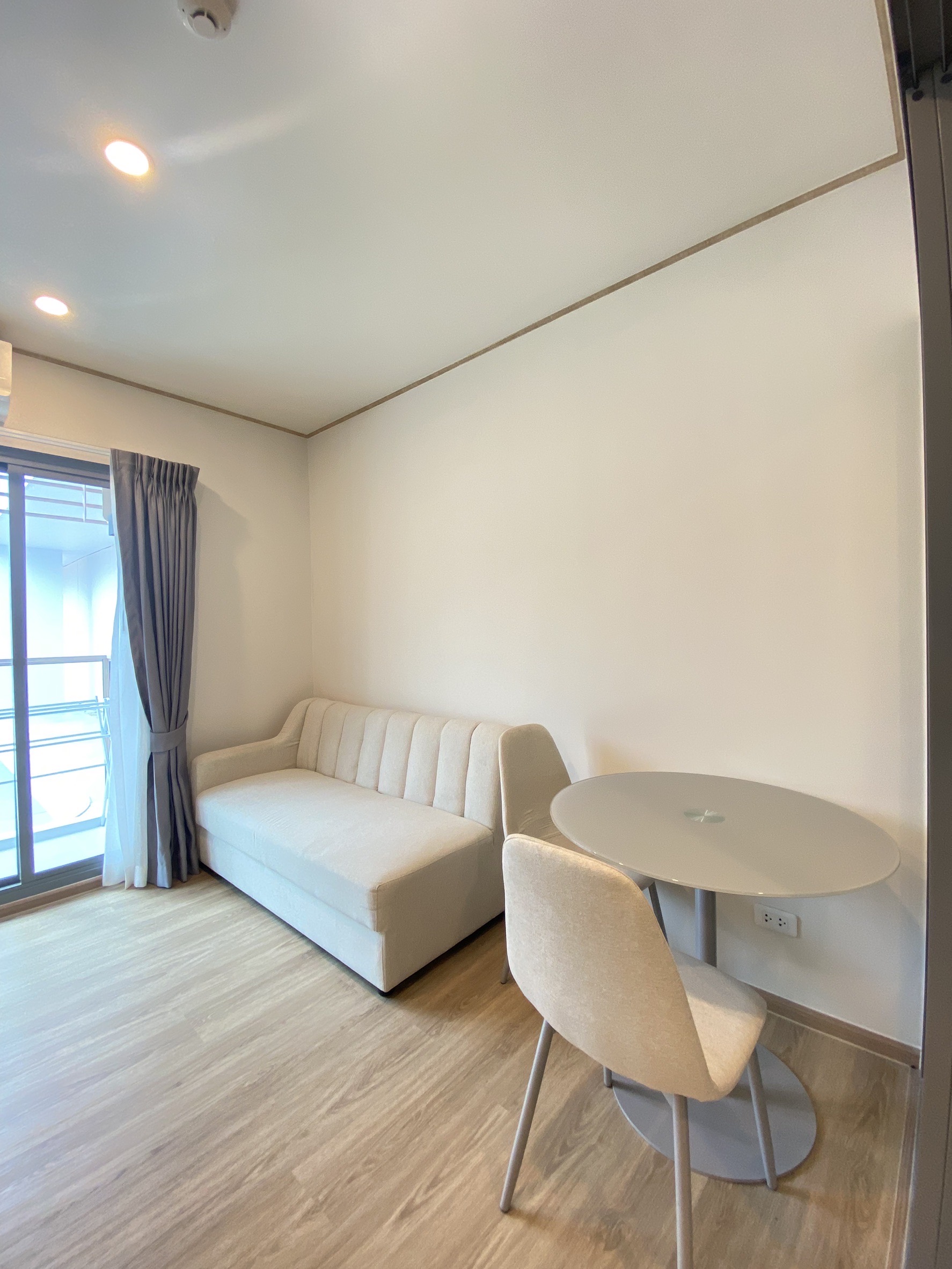 14255FBF-D000-4150-95BA-5B878E7519EB-1