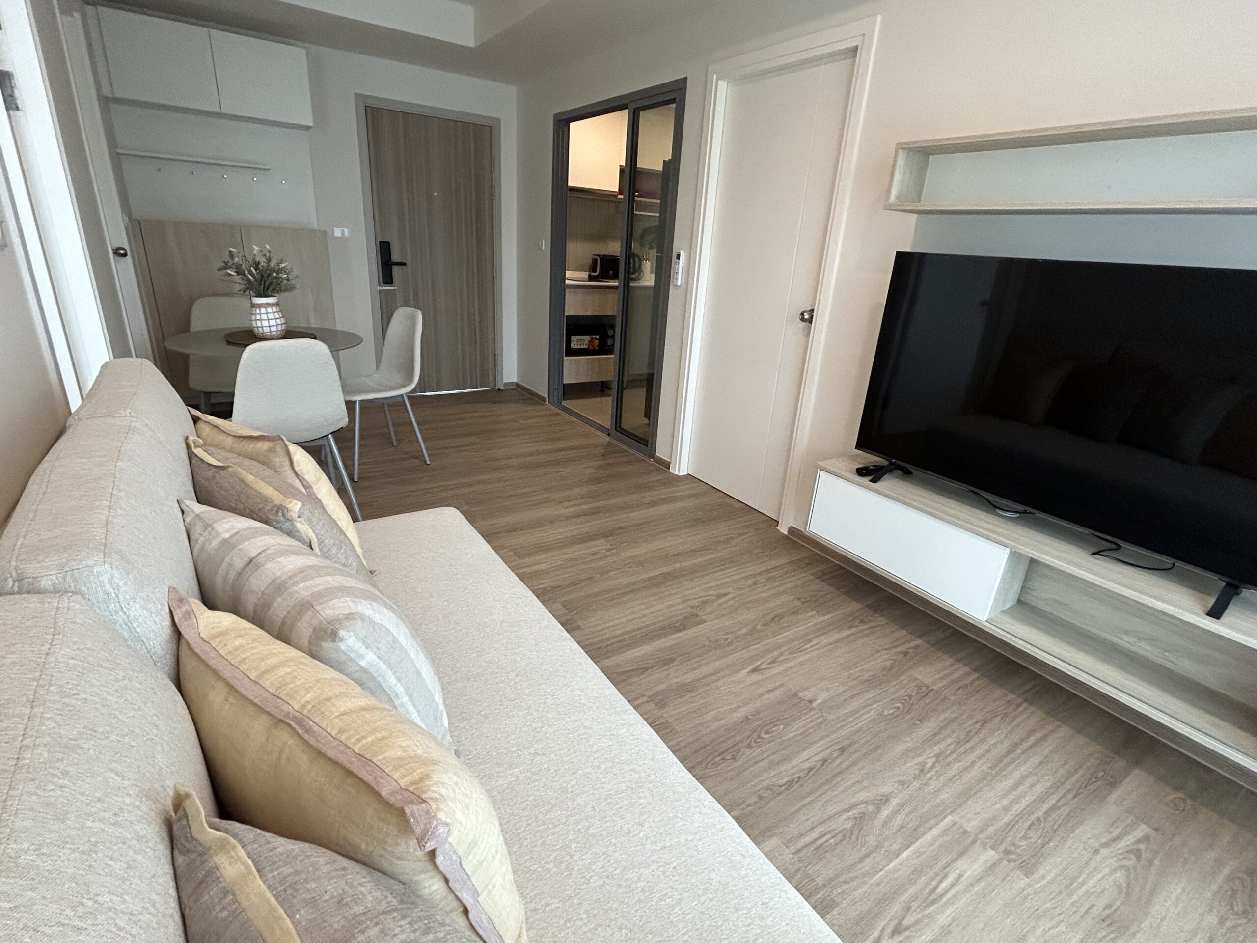 223FD25D-83B9-49C3-87BE-0316FAA47B57-2