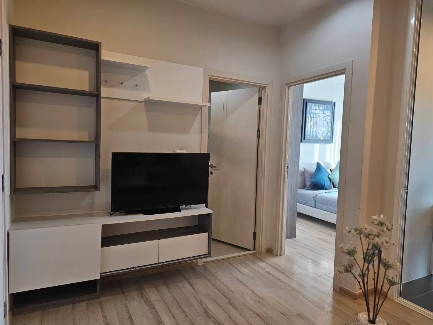 25d122e7e9c0443684bde9792a48093b-1