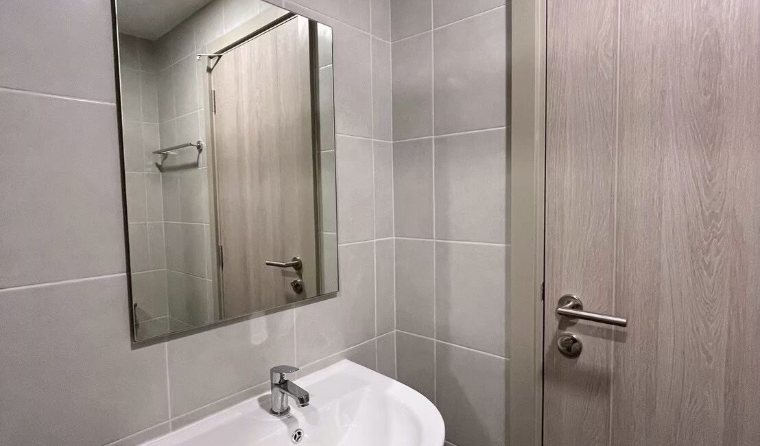 40649