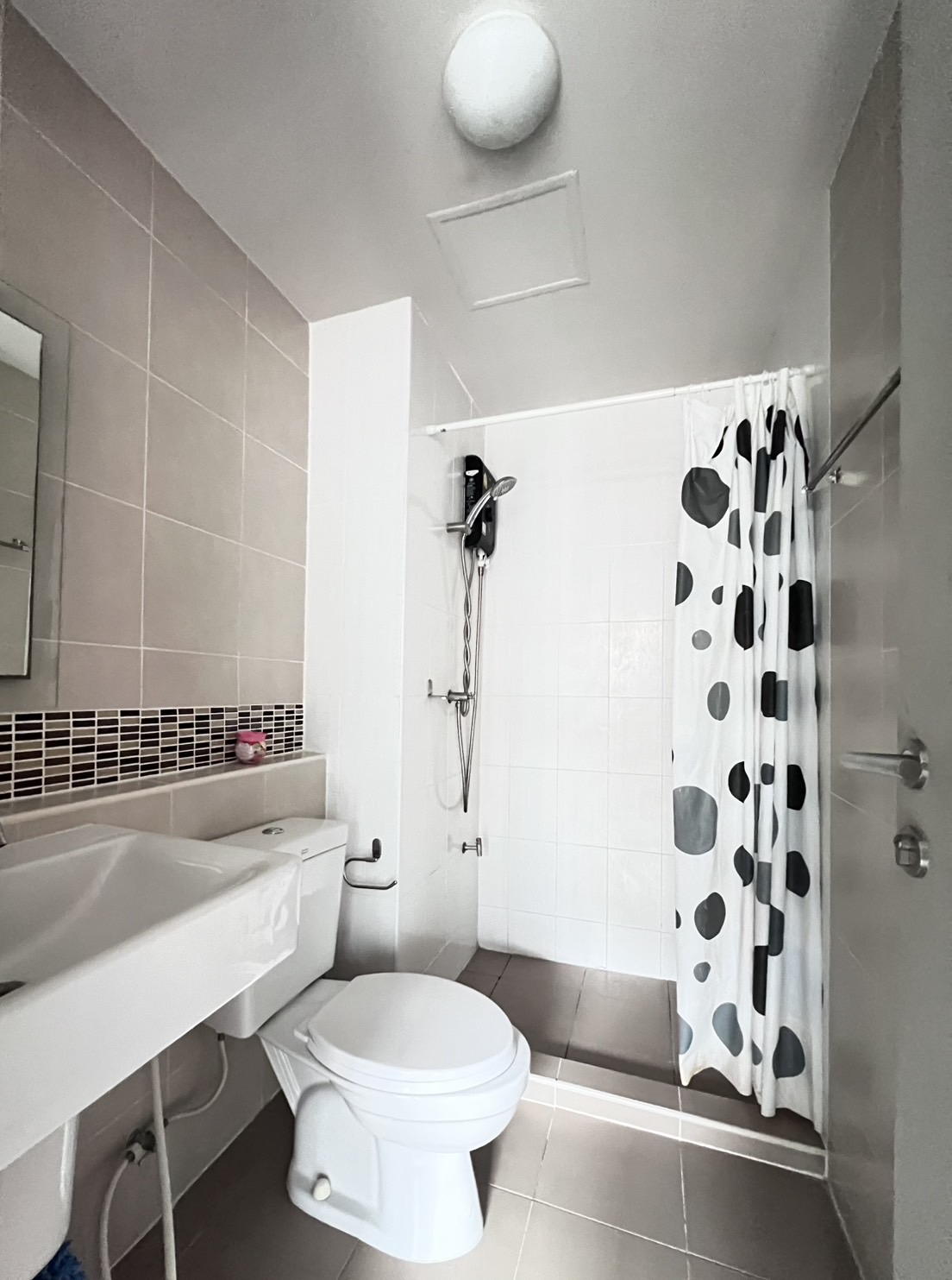 4084ad08afd34beab0d2f9ba70d362a0-1