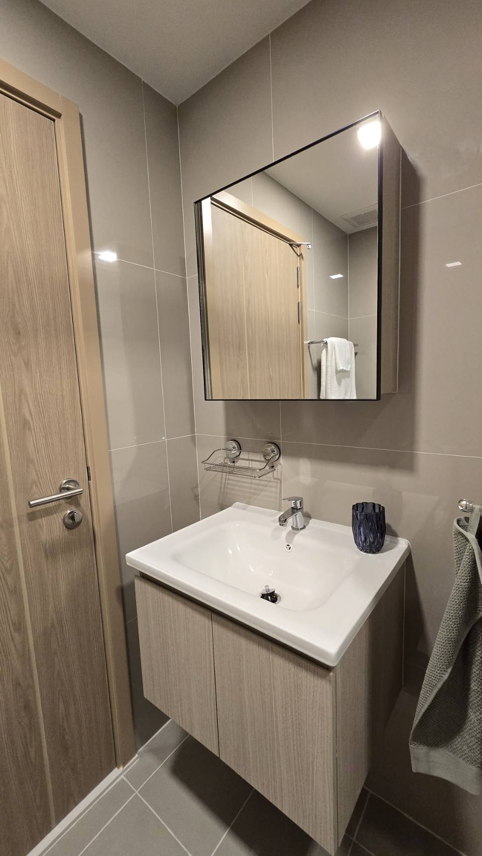 43de1245a32f48309b07980d911eb4ce-2