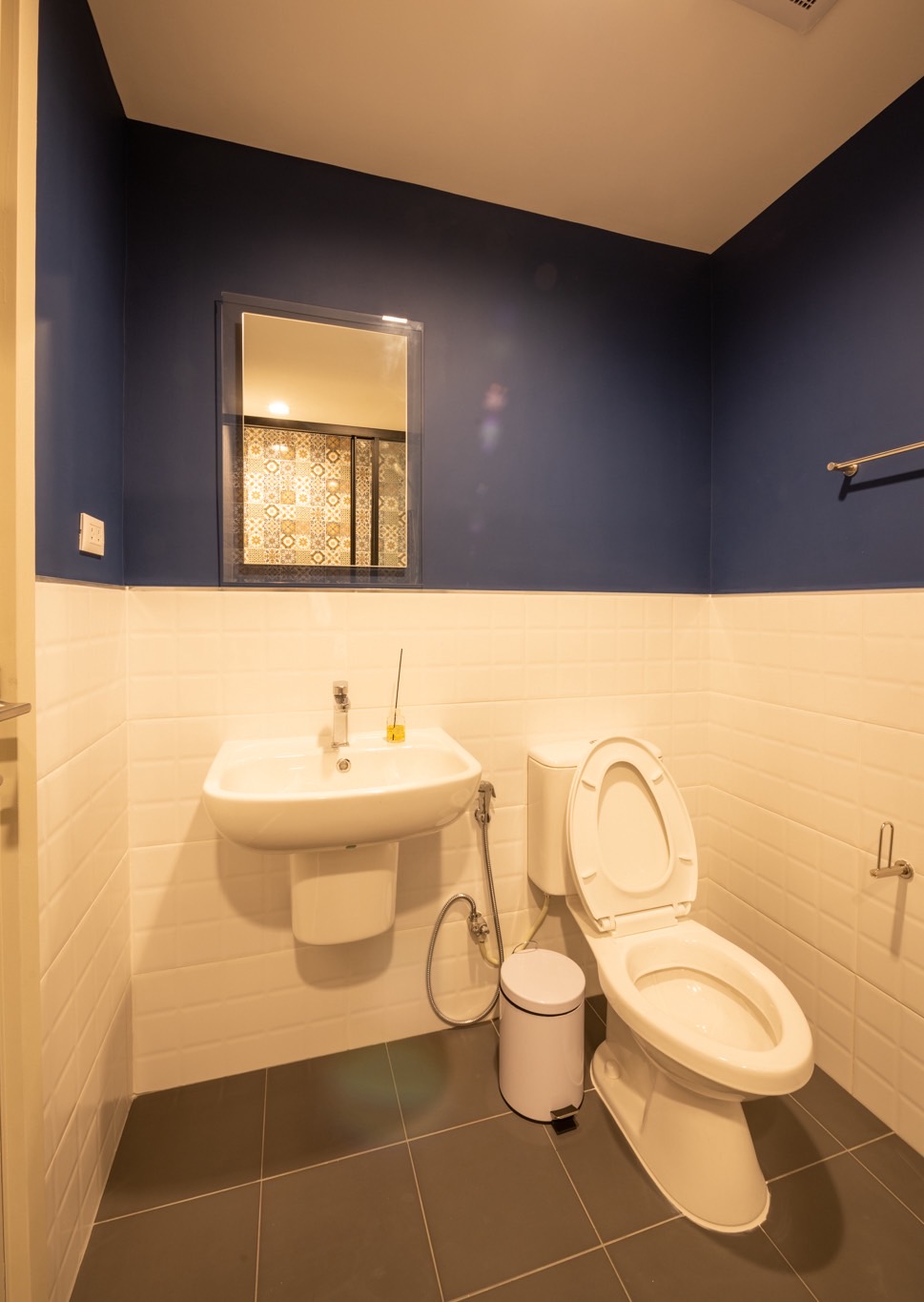 900d49cc4bf24d90a7f0f234c7905749-2