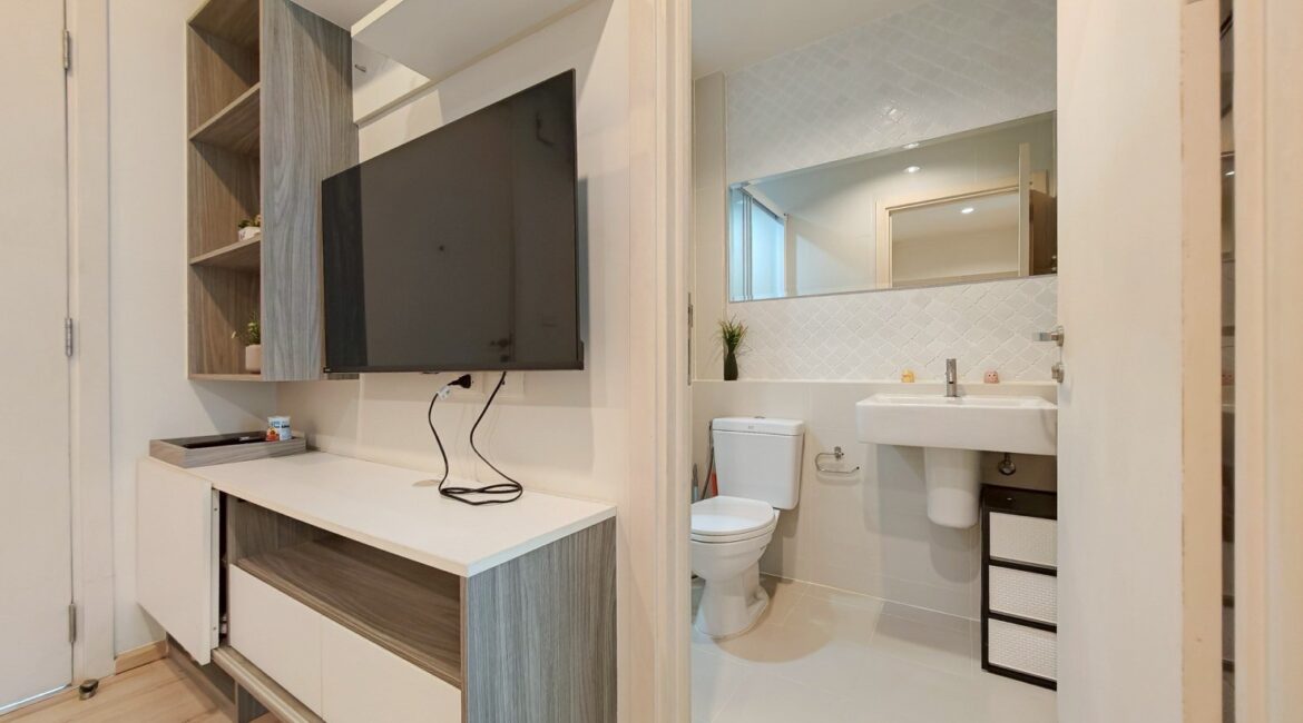 LINE_ALBUM_The-Base-Downtown-5187_250723_10-1