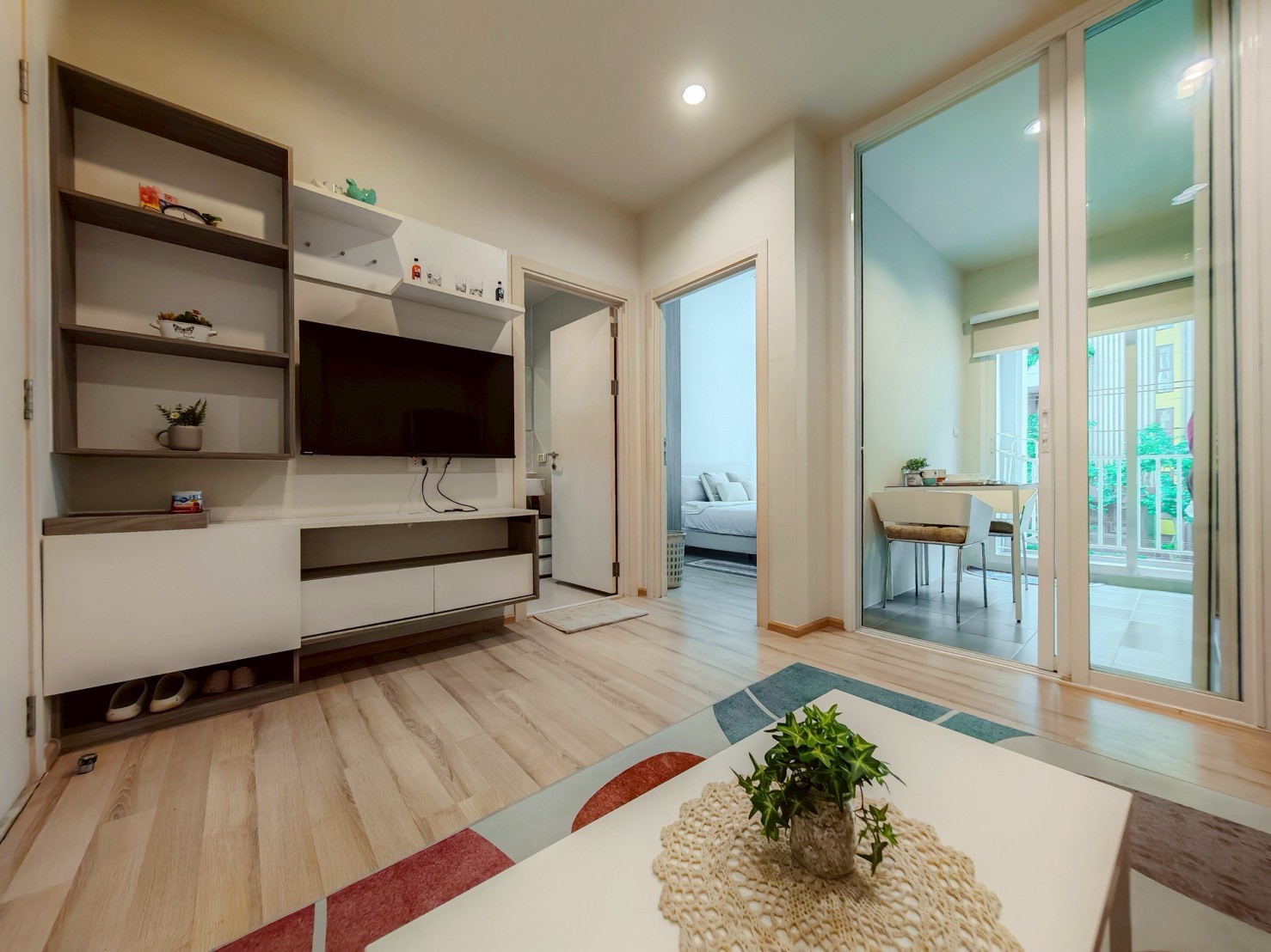 LINE_ALBUM_The-Base-Downtown-5187_250723_13-2