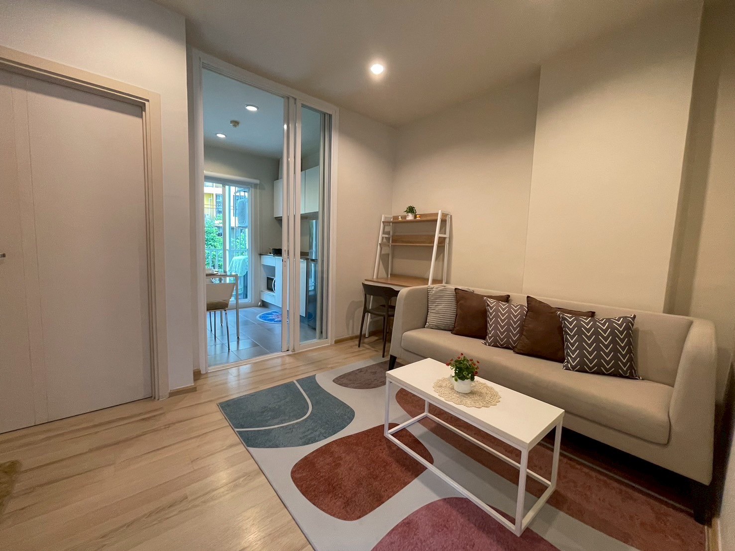 LINE_ALBUM_The-Base-Downtown-5187_250723_16-2