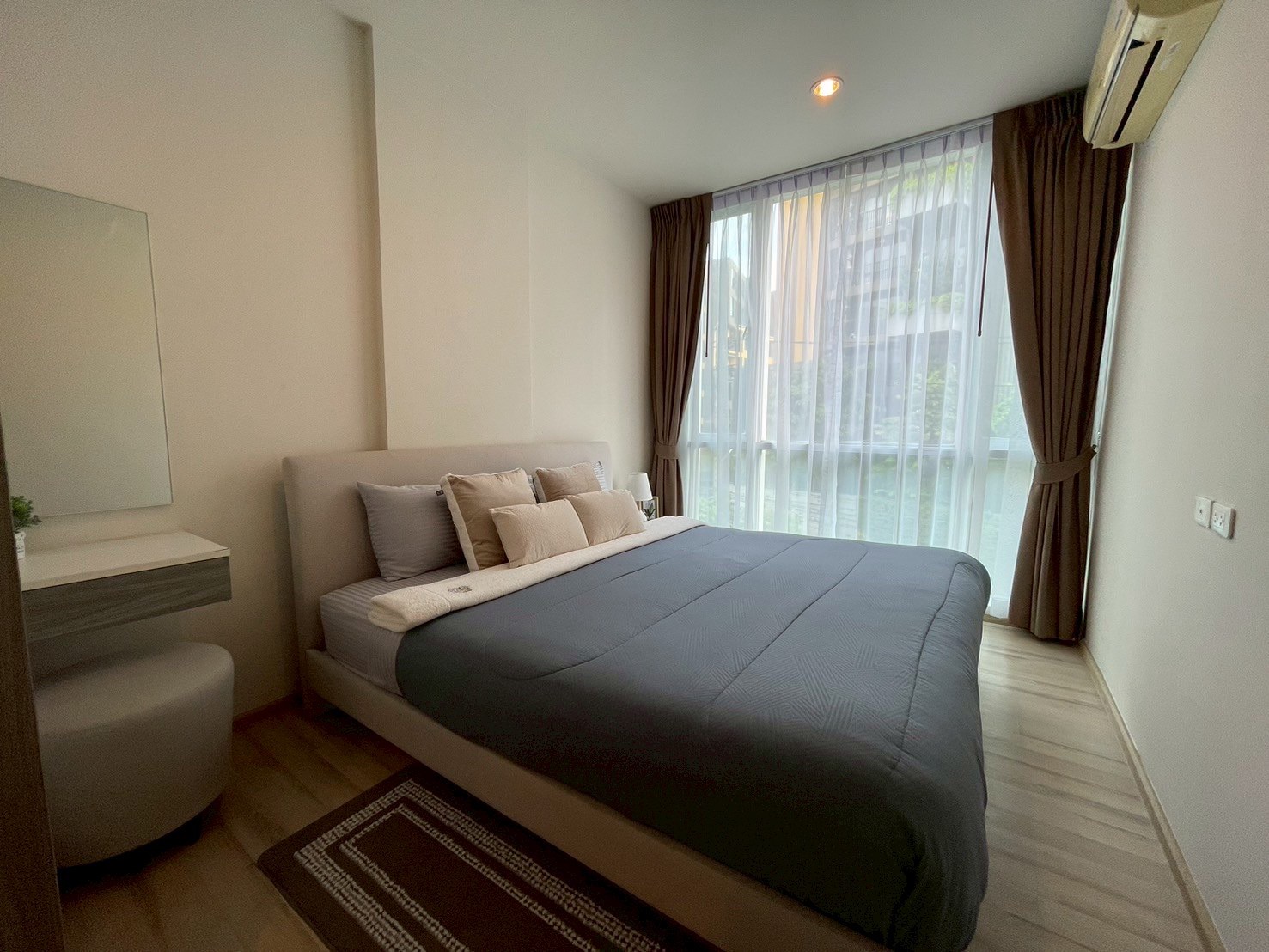 LINE_ALBUM_The-Base-Downtown-5187_250723_17-2