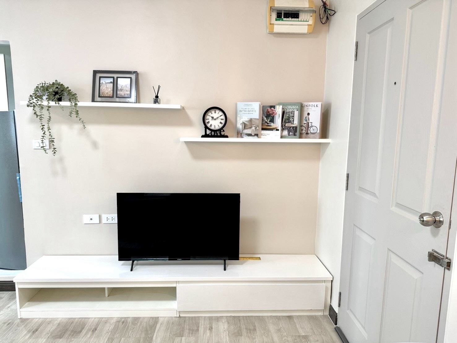 bcb28a3d544c47228025e4dc6ba5e593-1