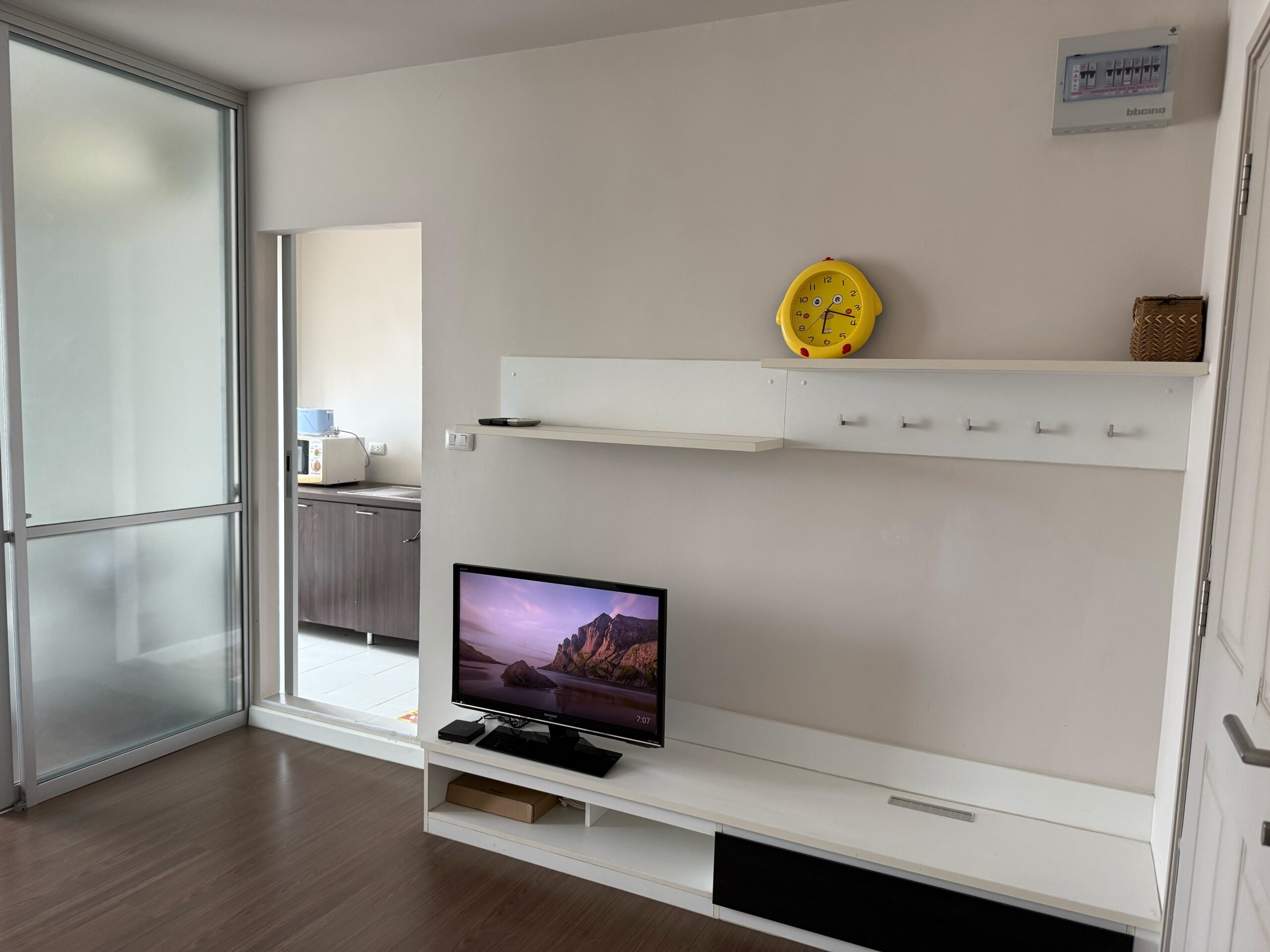 c0790aeed8854395a0a68a2d63a09d1c-1