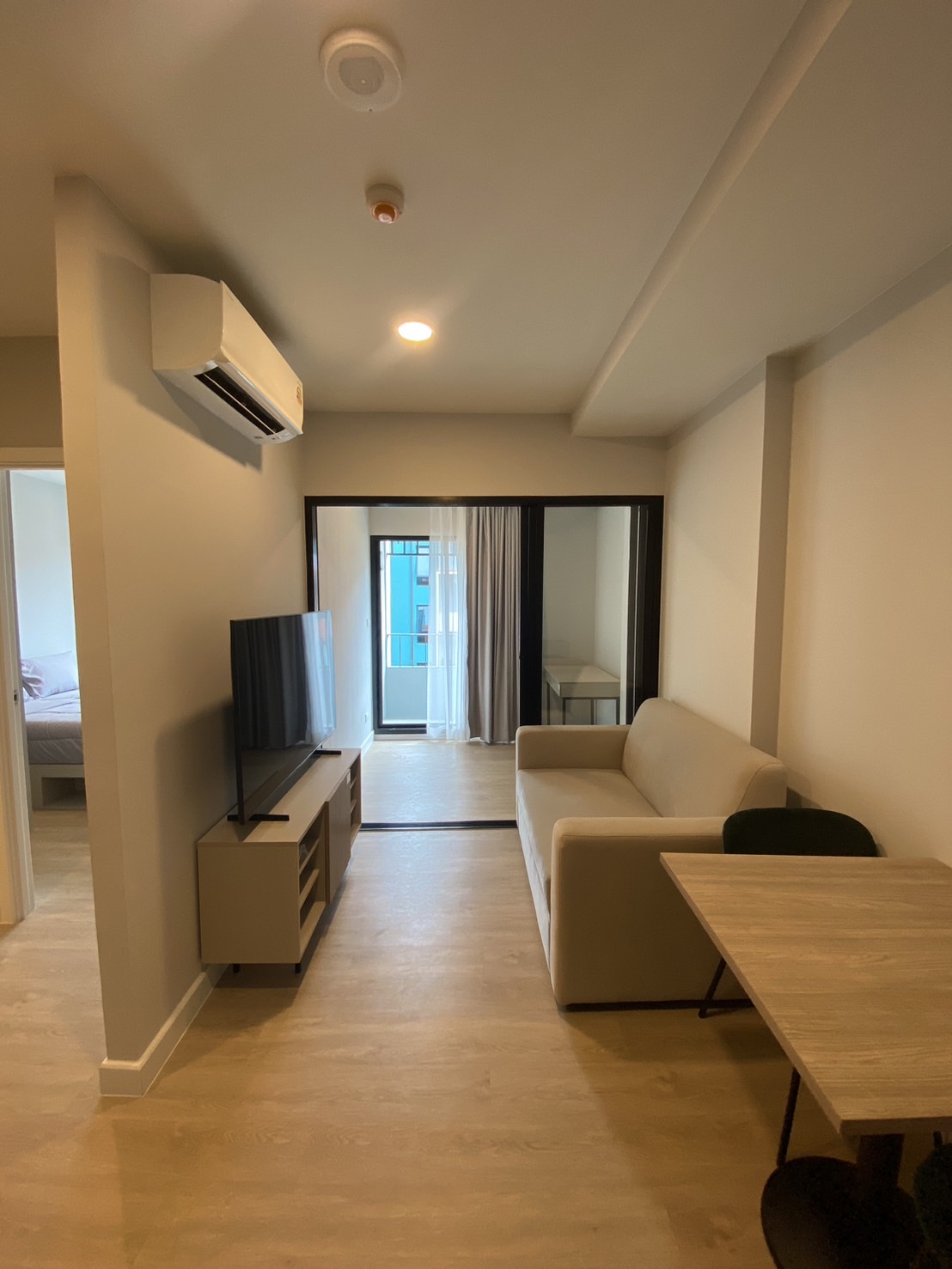 c40d945d8b72402bacb6840d910f70a2-1