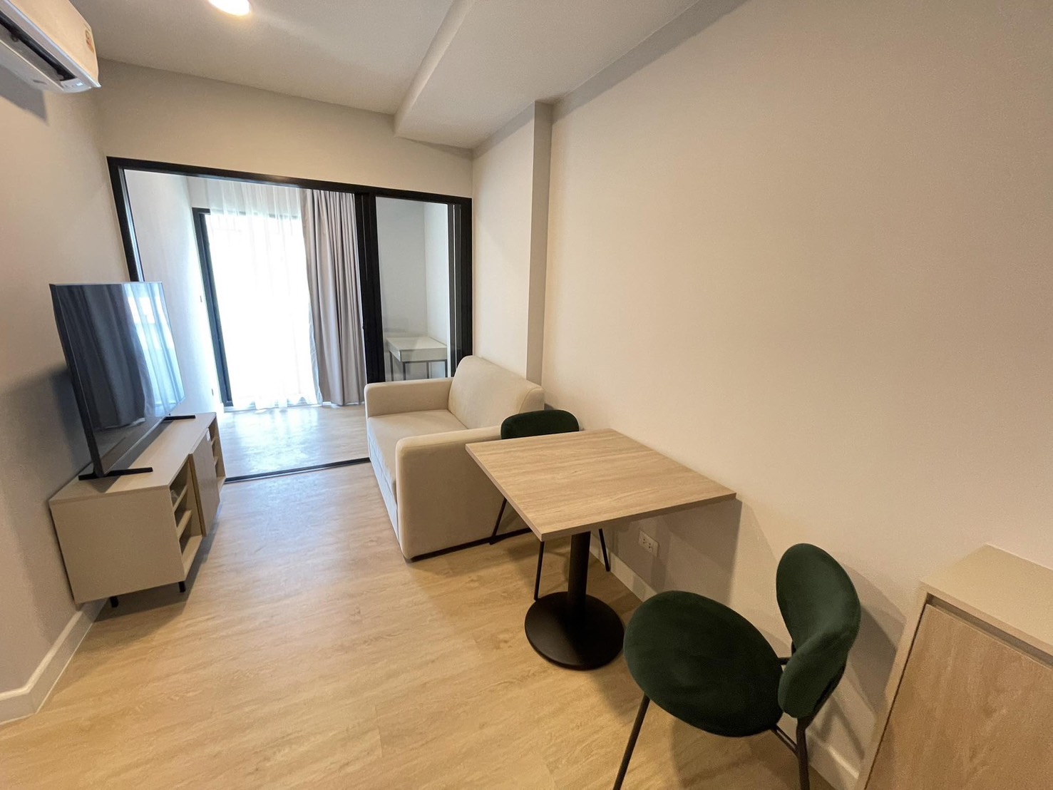 f0065f908bf348d6b9e31ae00706768e-1