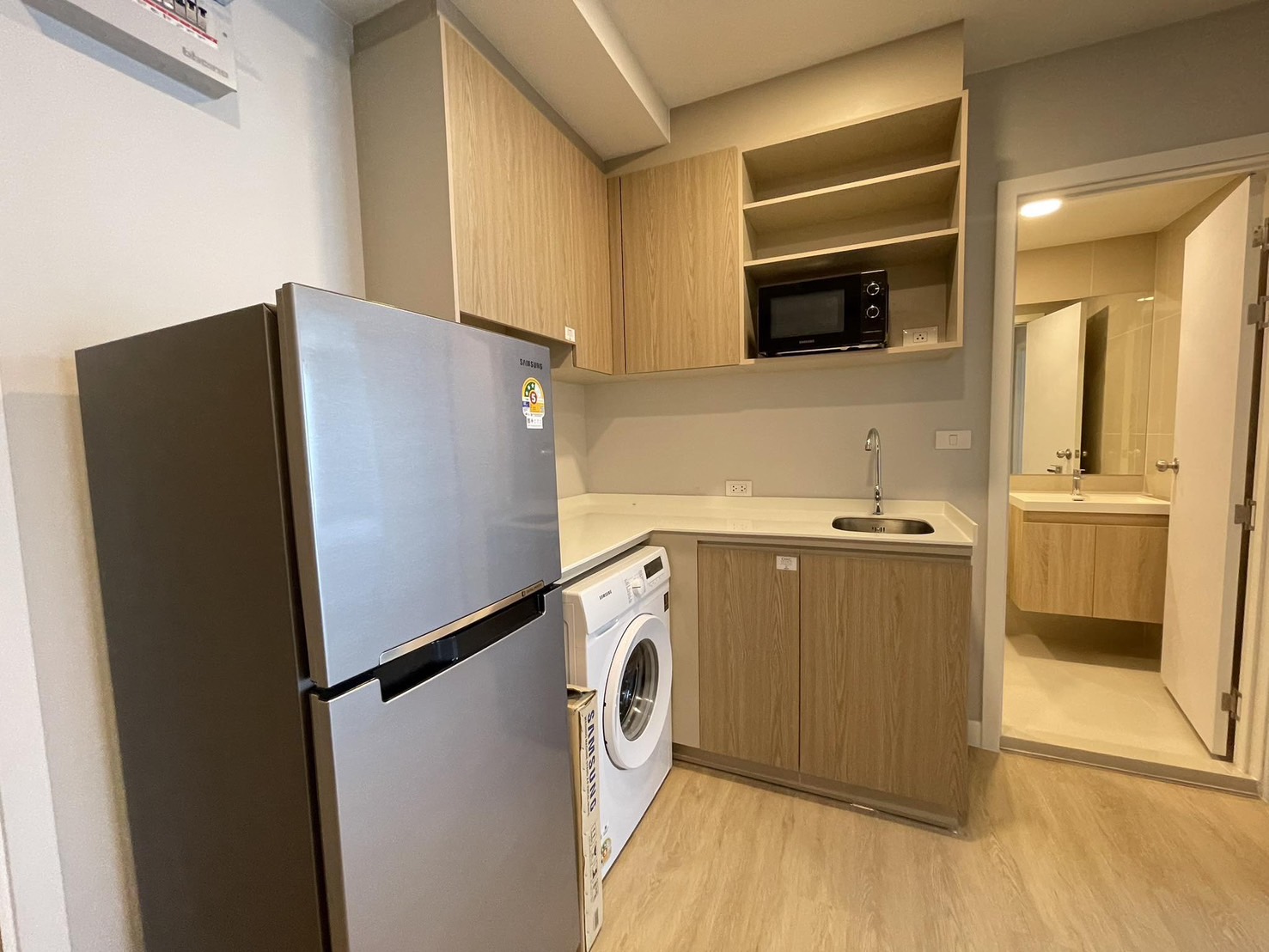 f6b3f958df384e92b4bf2cdc4dbd1e76-1