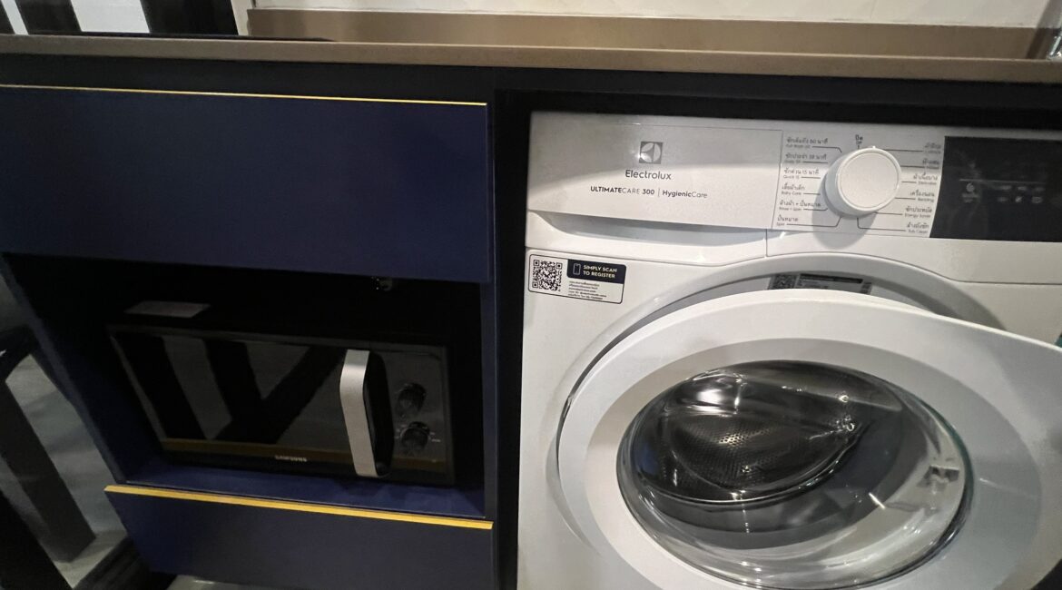 03b05085c8f14f91a72fe766ff33f621-1