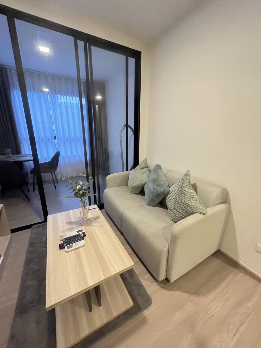 06789bef7d7f474193592a26f752394f-3