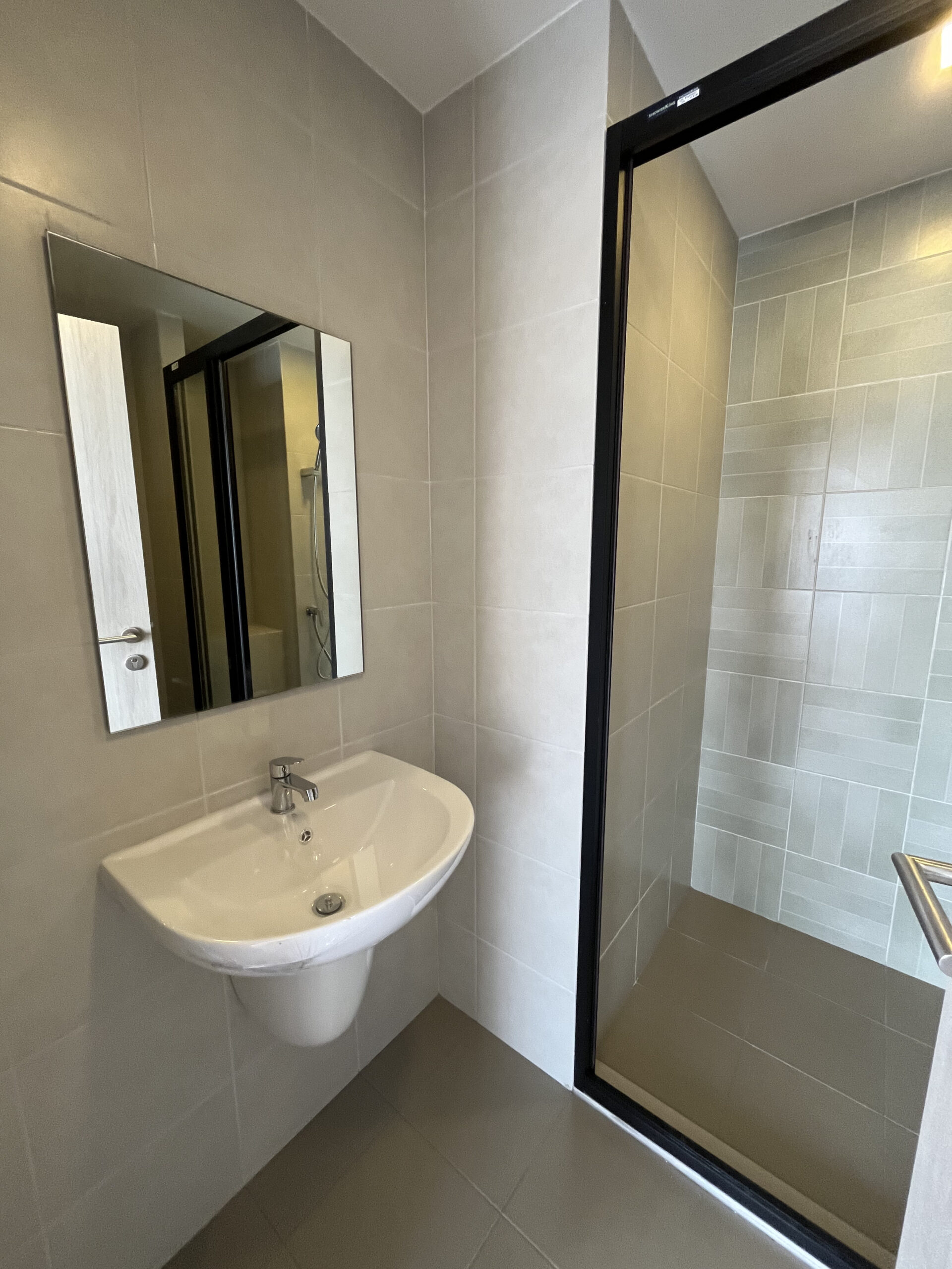 08d8e3c2933a450fb2023f2979129b7c-1