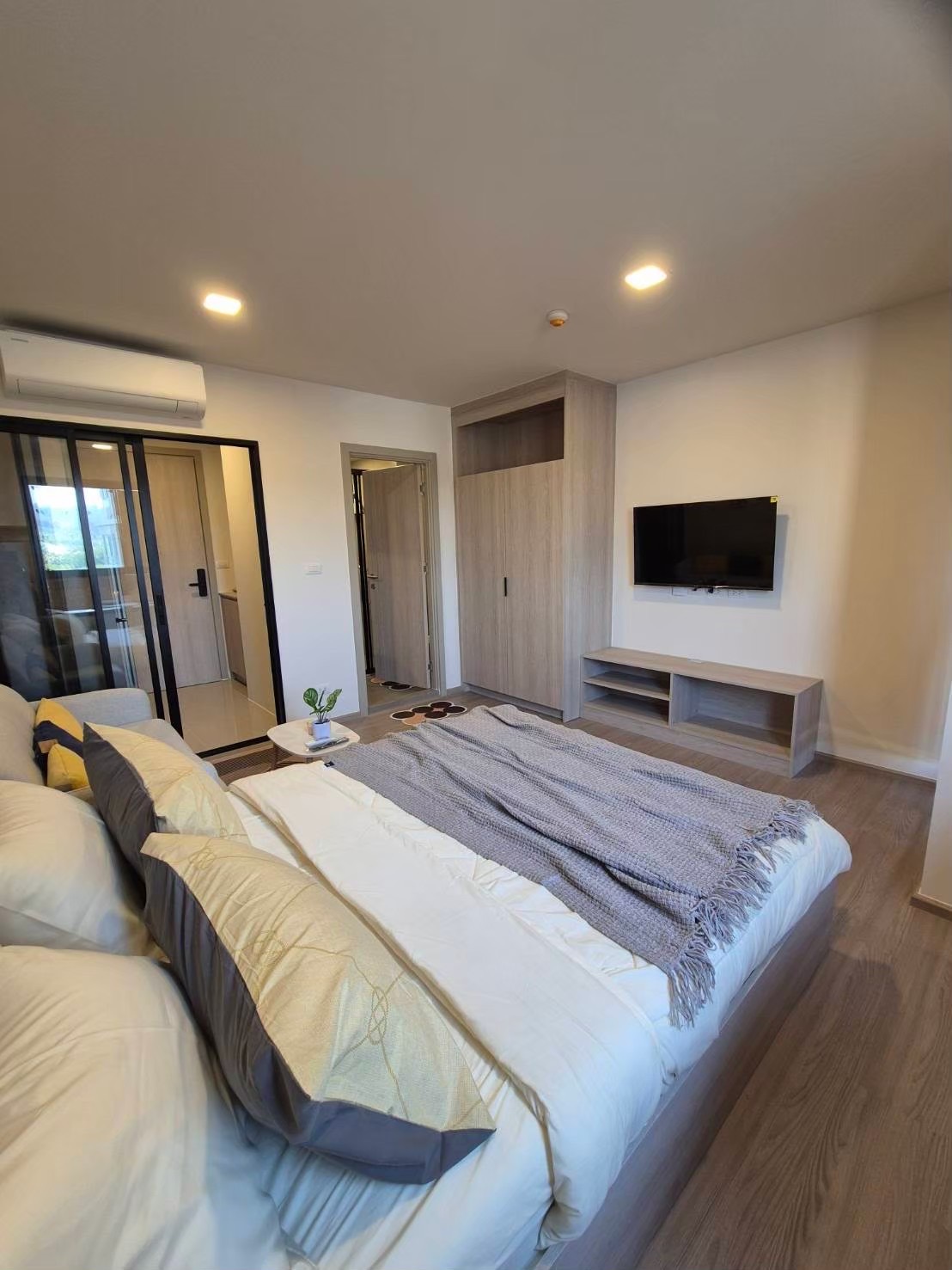 09ac7a6ad88f44bebddd64aa3b4f5b6b-1