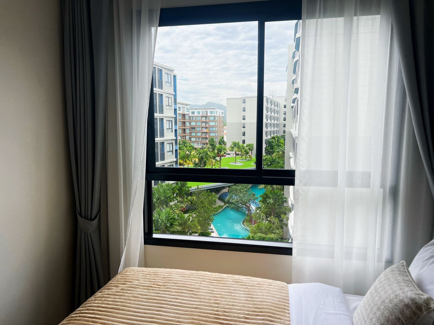 0b344c1093f74b4aaae7870e4d7fd472