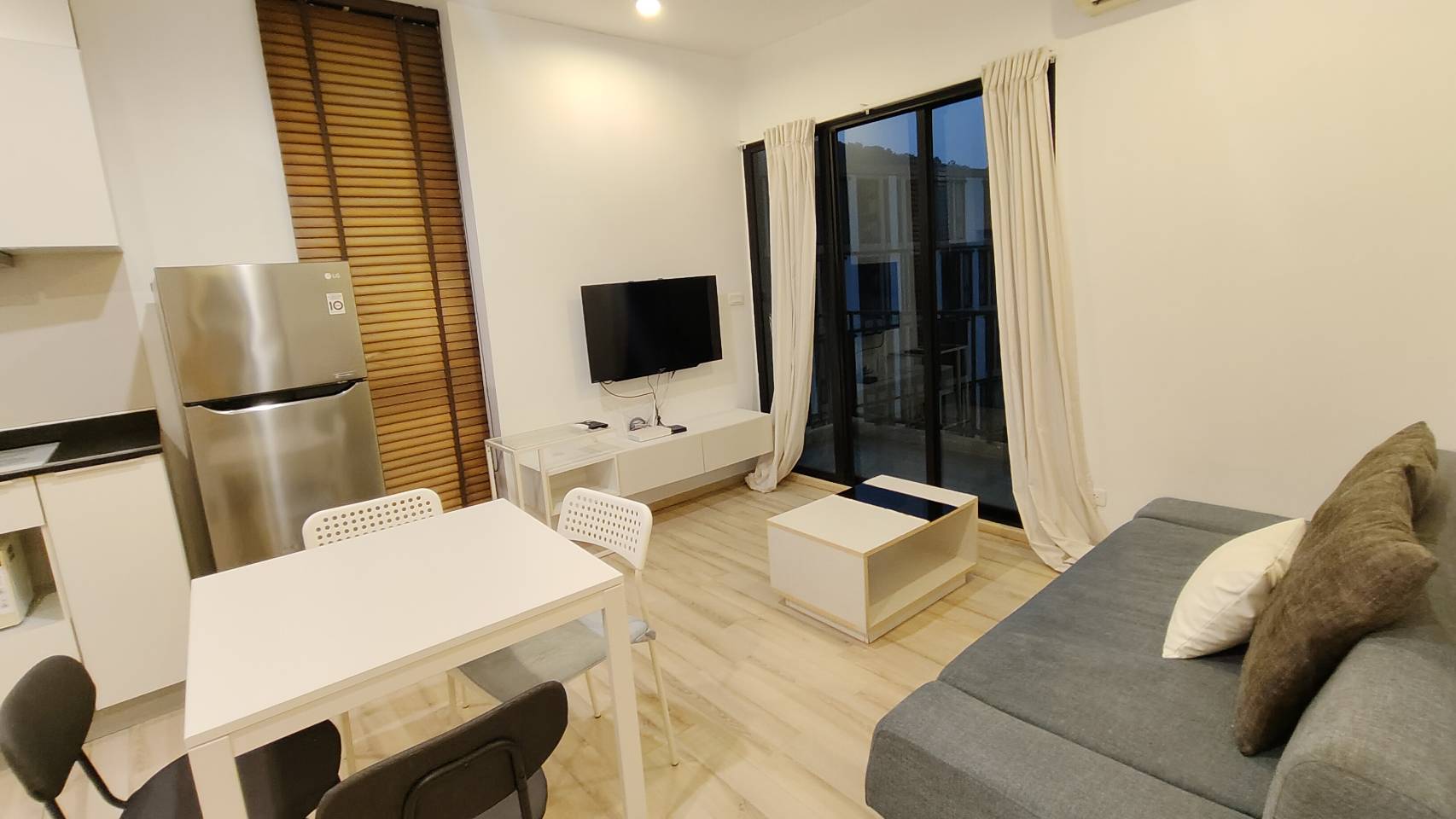 1100d84c9b8f4e95b18c088396fc3a1c