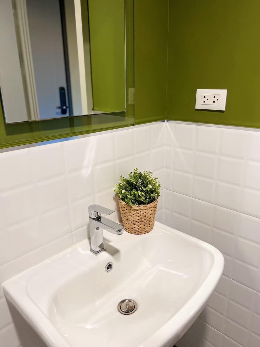 126c7c9659d944f7996d798dfcb03a32-1