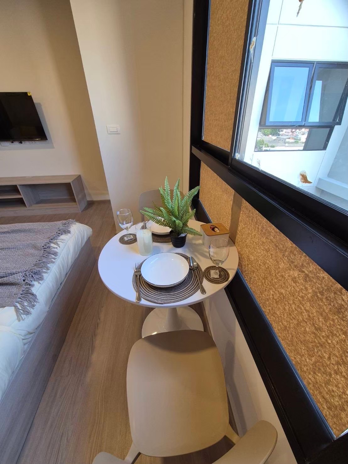 14dae3b5808d4f59bd31dcba83e85105-1