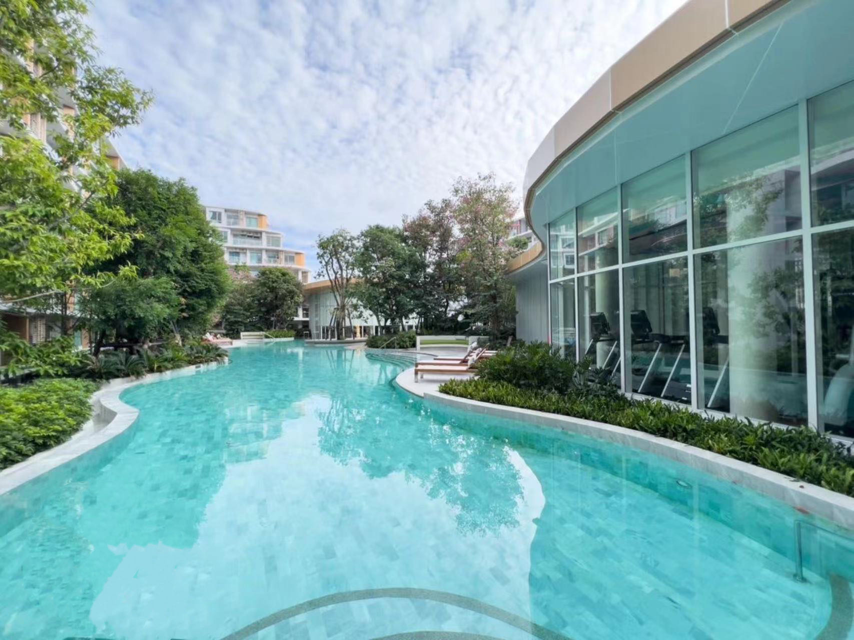 21895a3ba39a4182a13be3dc0f9d0d9f-4