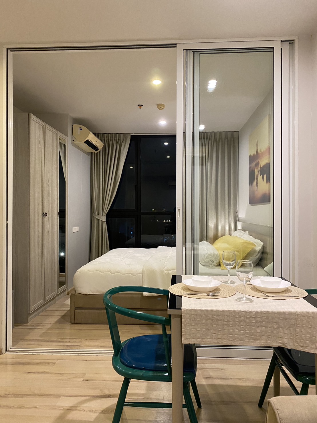 28c1f698f00f4dc9a179538d8ca66c5c-1