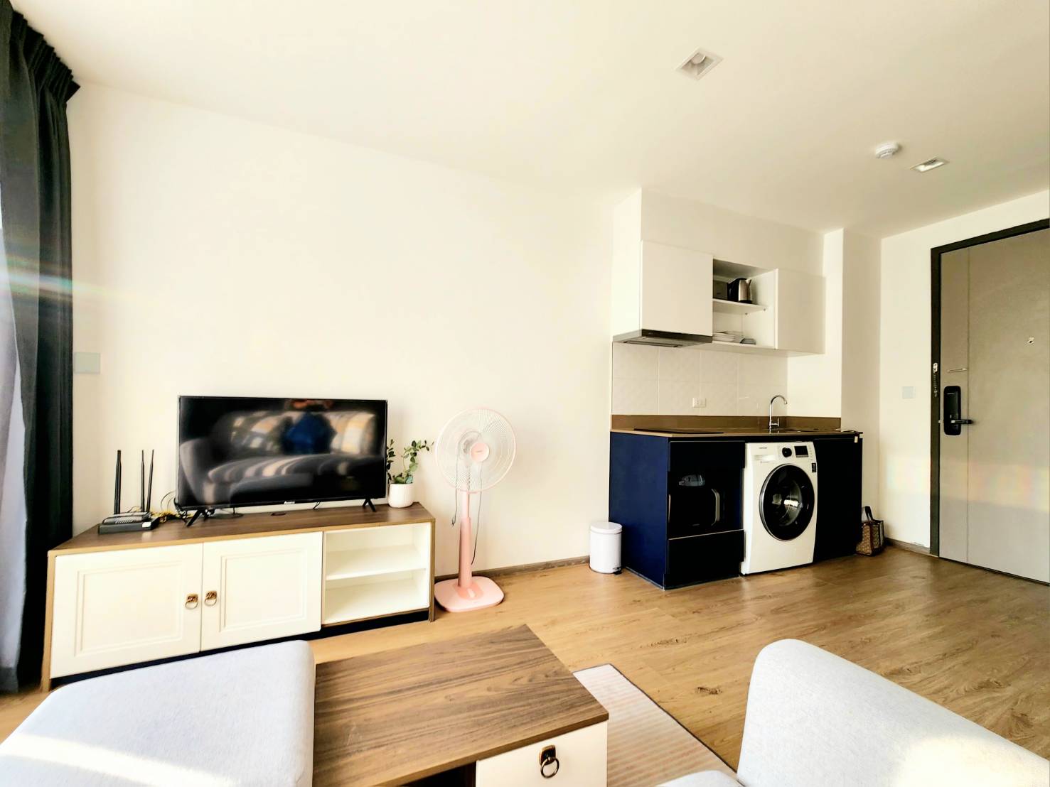 296fc6df440b4da99f463a37c4bd63b2