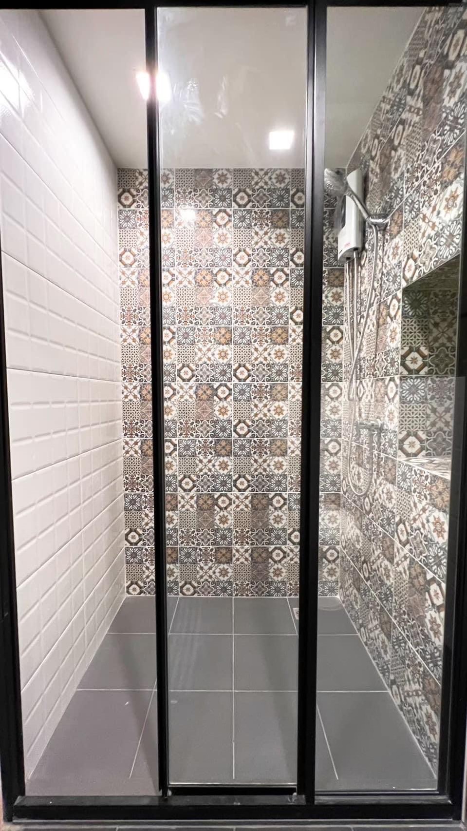 2b62ae85e2ff43859579727be70739aa-2