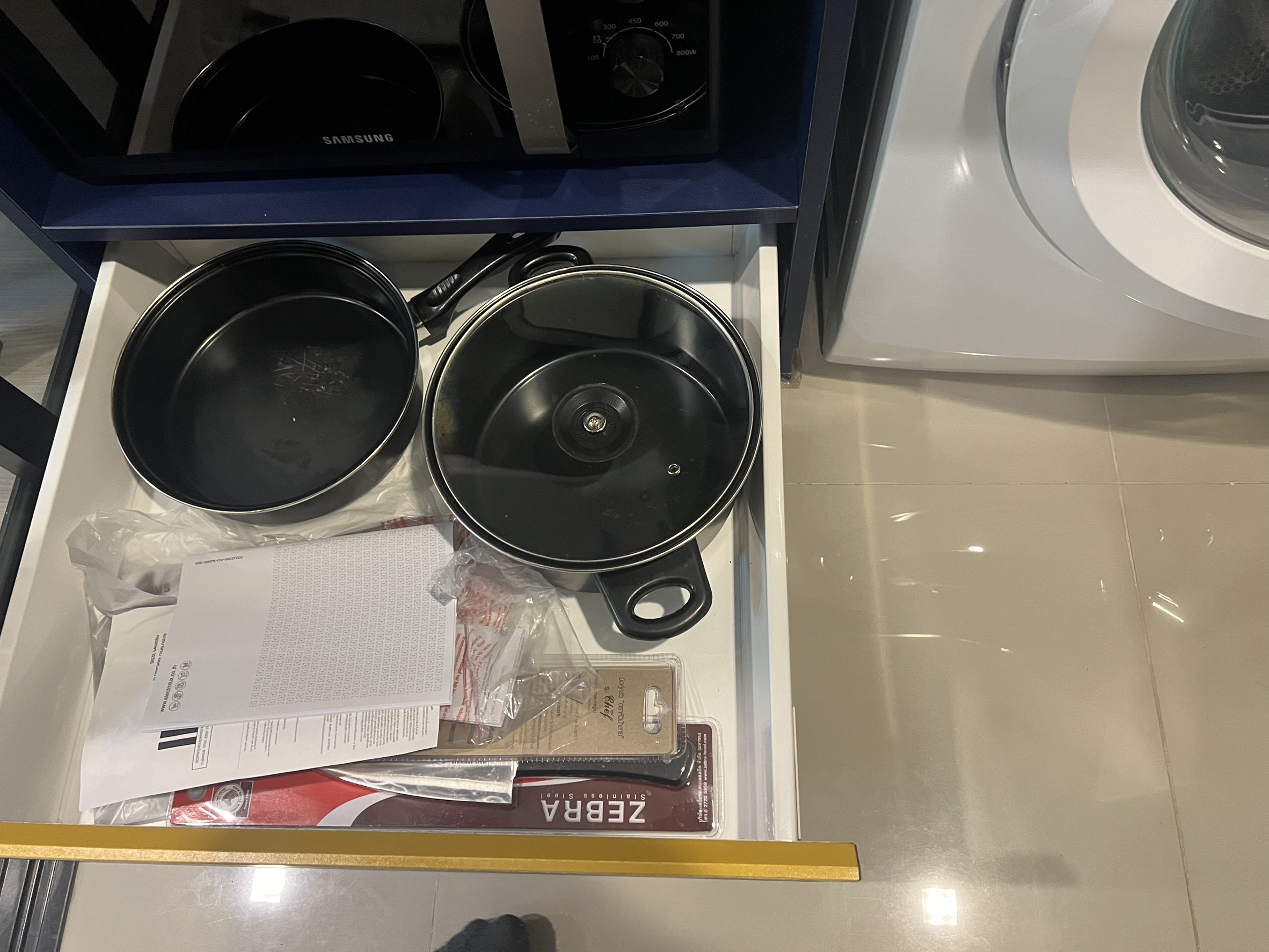 457262a11a804f04881332b452cddd13-1