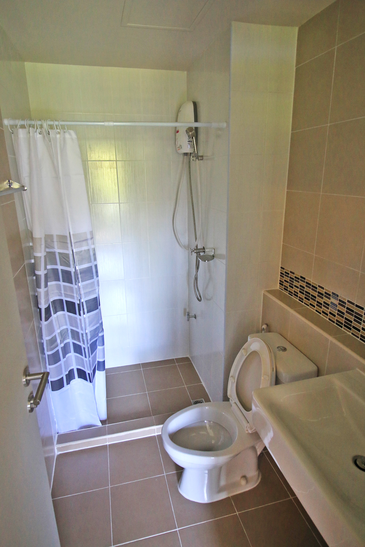 470f1d41ccb84c94b2054bf36104c651-3