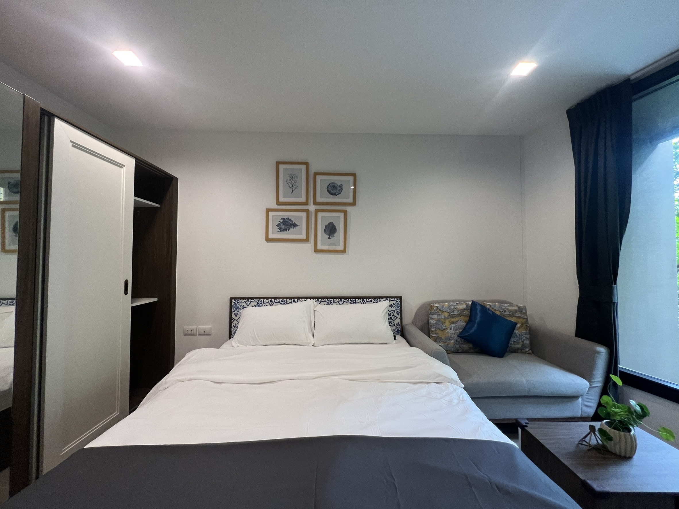 4786b4b8a8b547bcb8ab36fe2ec27074-1