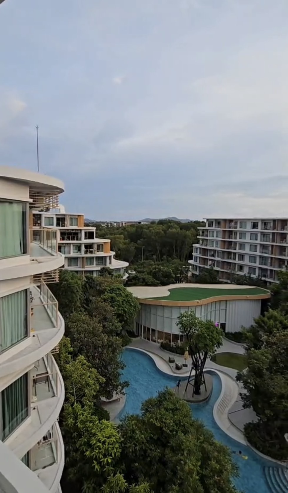 4896d9670ea541c38d01ce47dd40df58