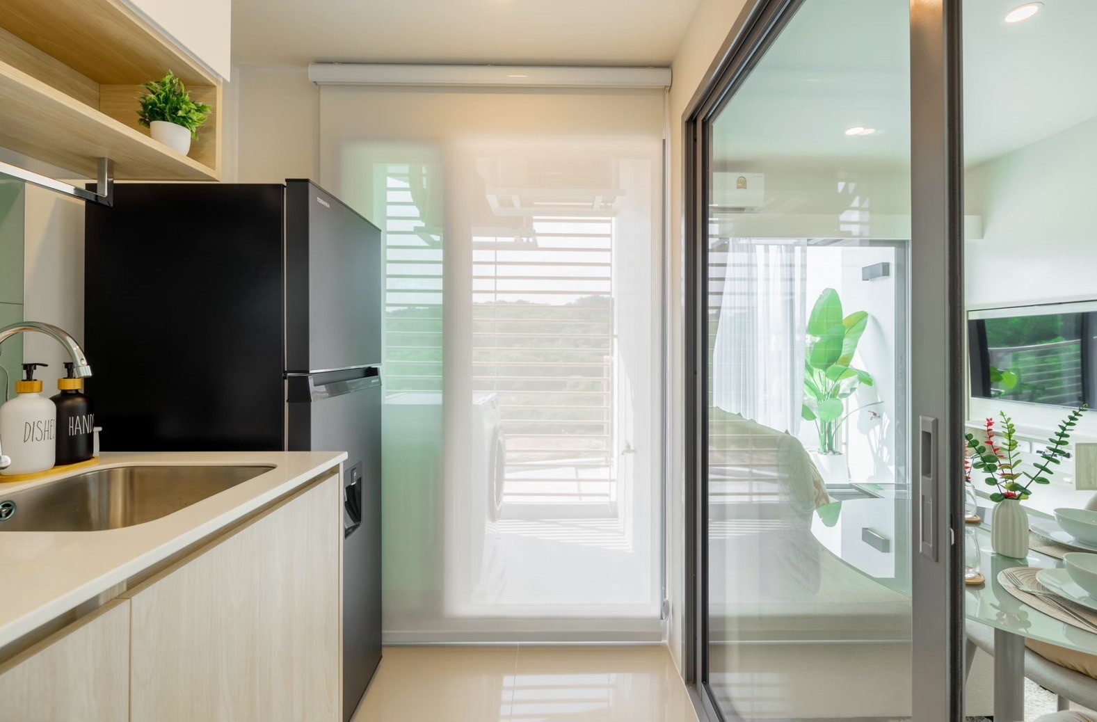 4c9e8fce57c941ca9127a3069065b49c-1