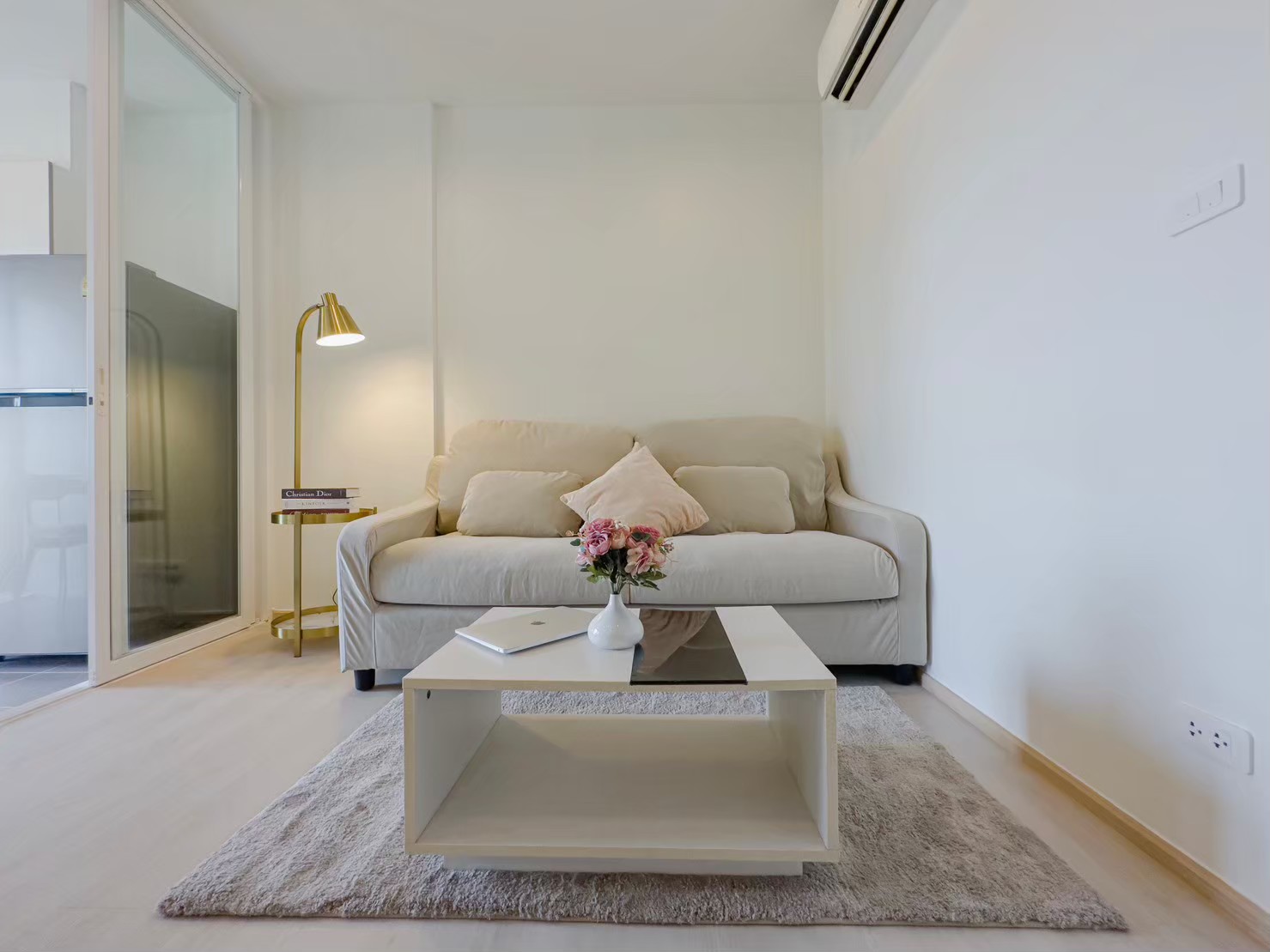 4d3adc54cb1946c5bd134d60072345d2-1