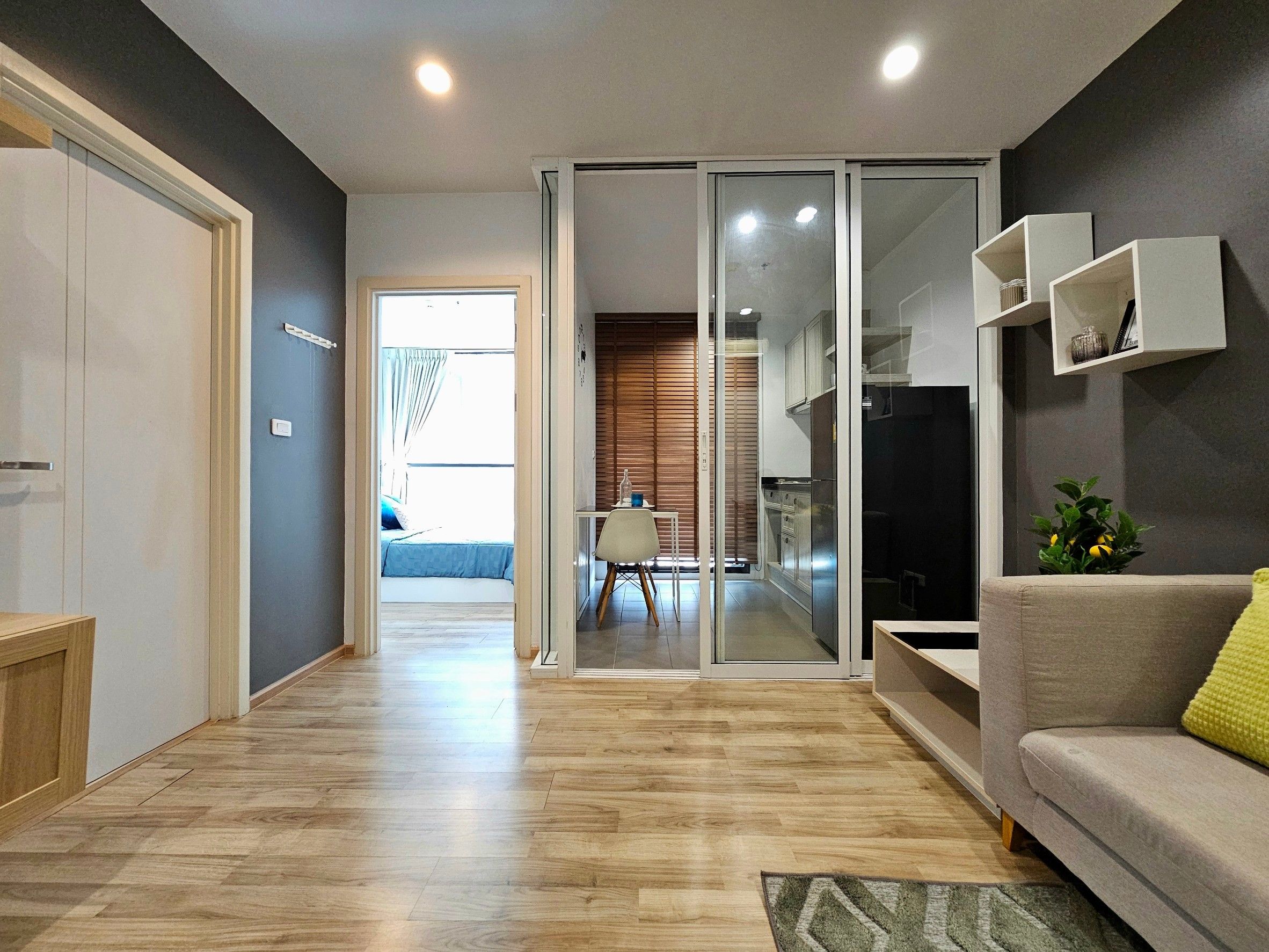 55afb7a74fba4b0db9385d3245c7c87a-2