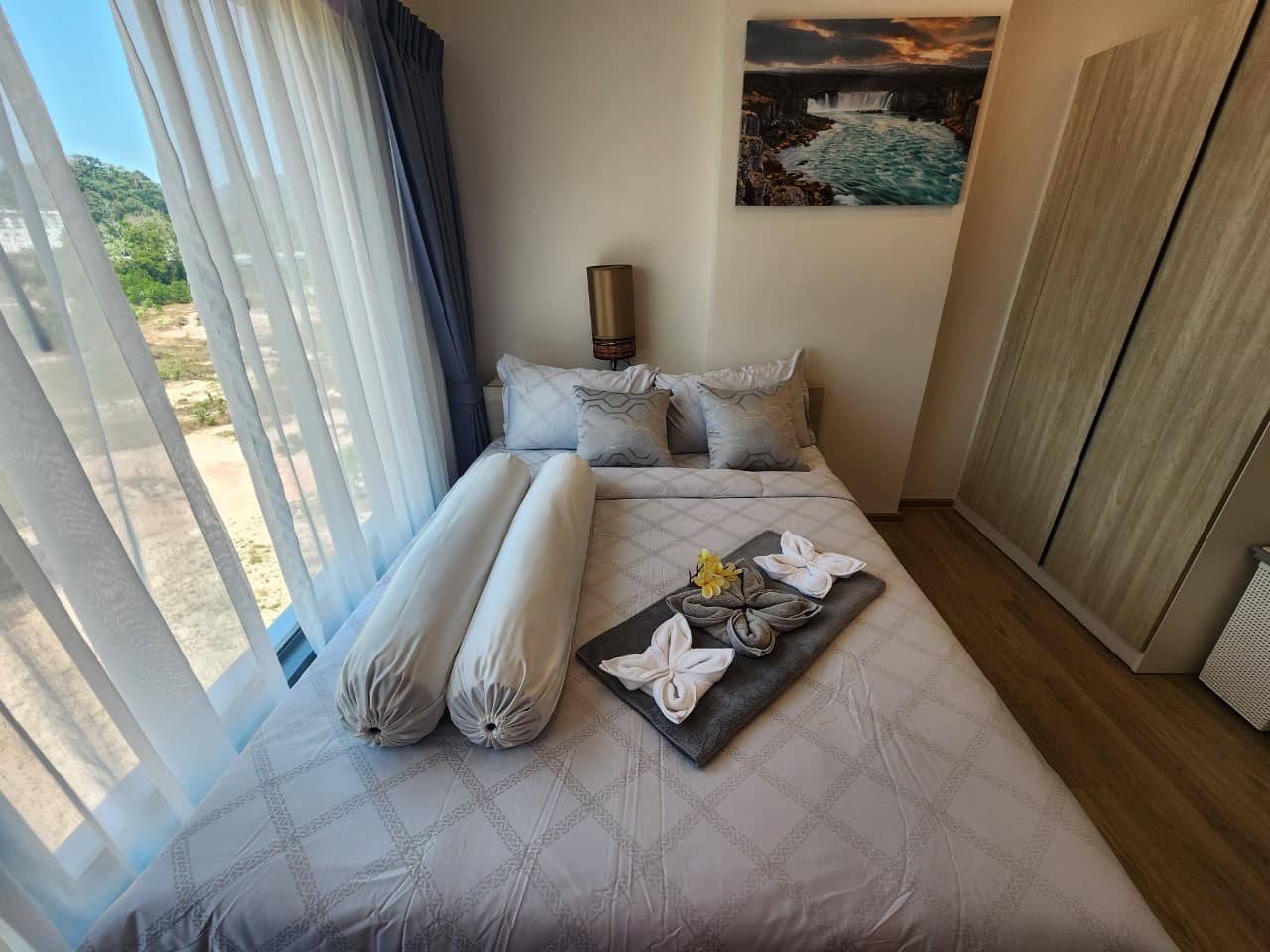 57f0e2ece20d4d439dc668d68ce68b26-3