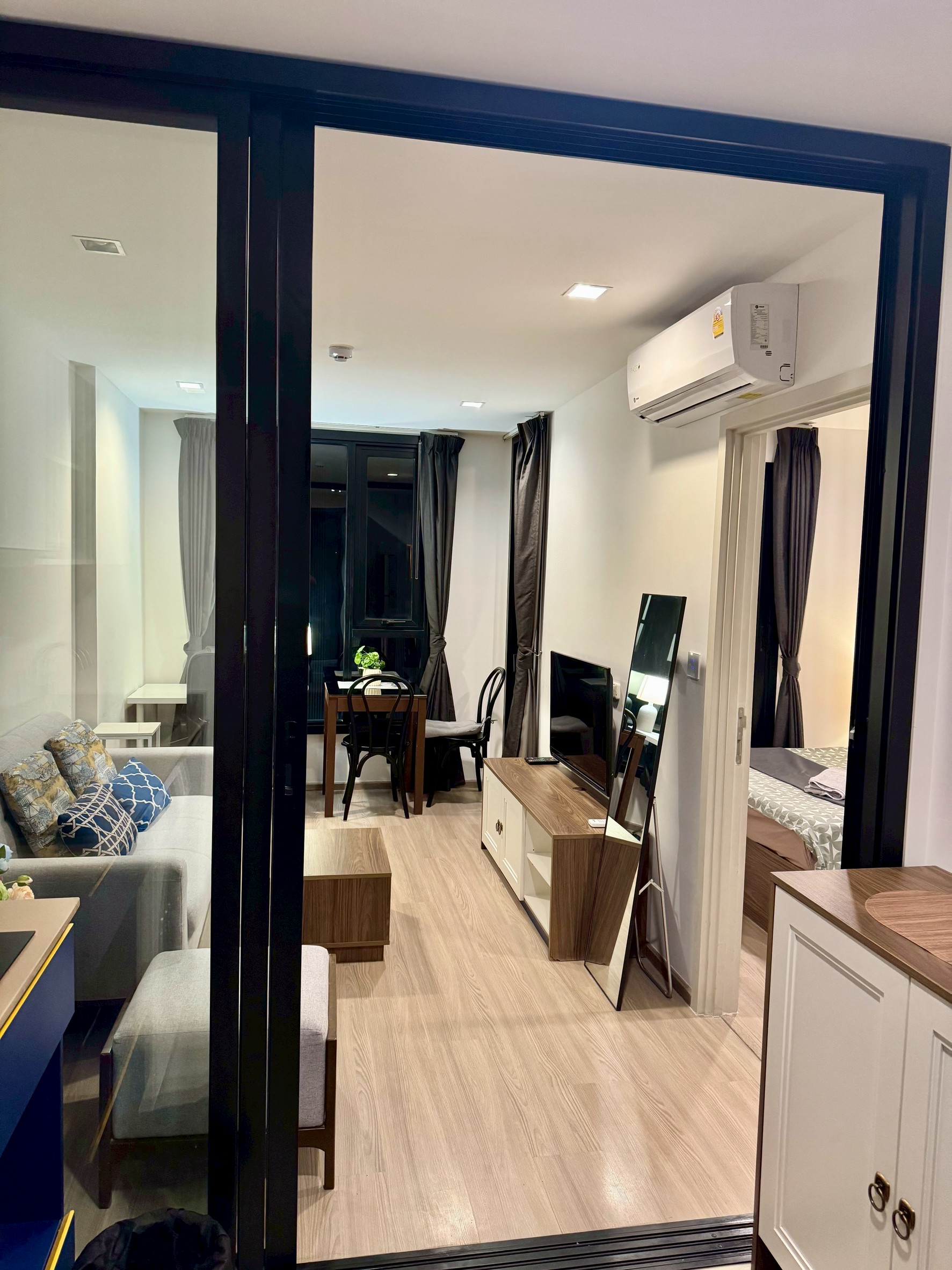 5DA07F0D-7975-4545-8816-0D0DA1CBC97D