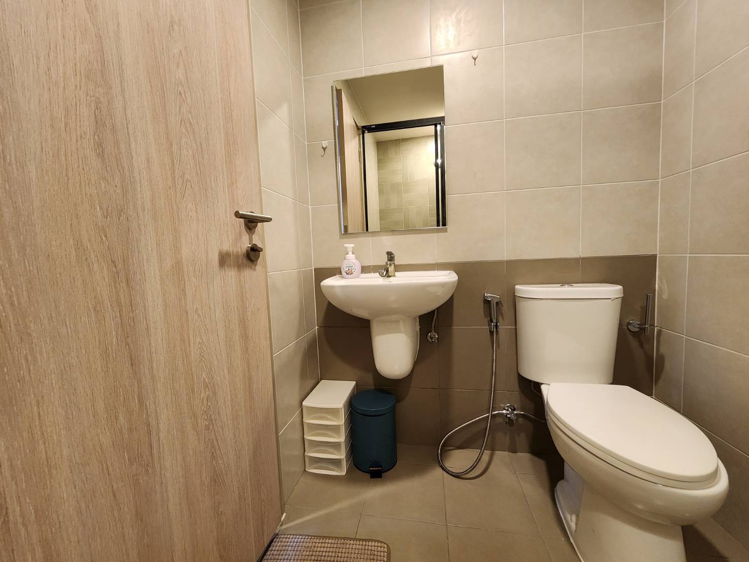 69beb66d0a1c42cd9dc66ea908825c9d